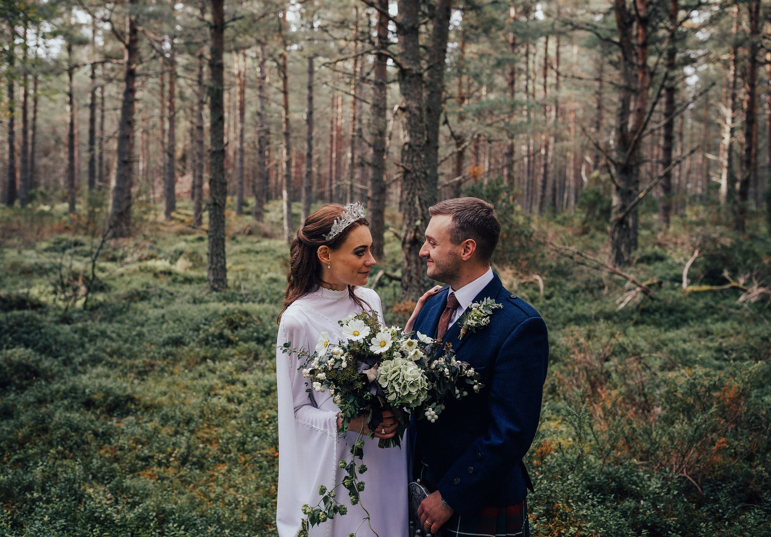LOCH_GARTEN_DIY_WEDDING_PJ_PHILLIPS_PHOTOGRAPHY_141.jpg