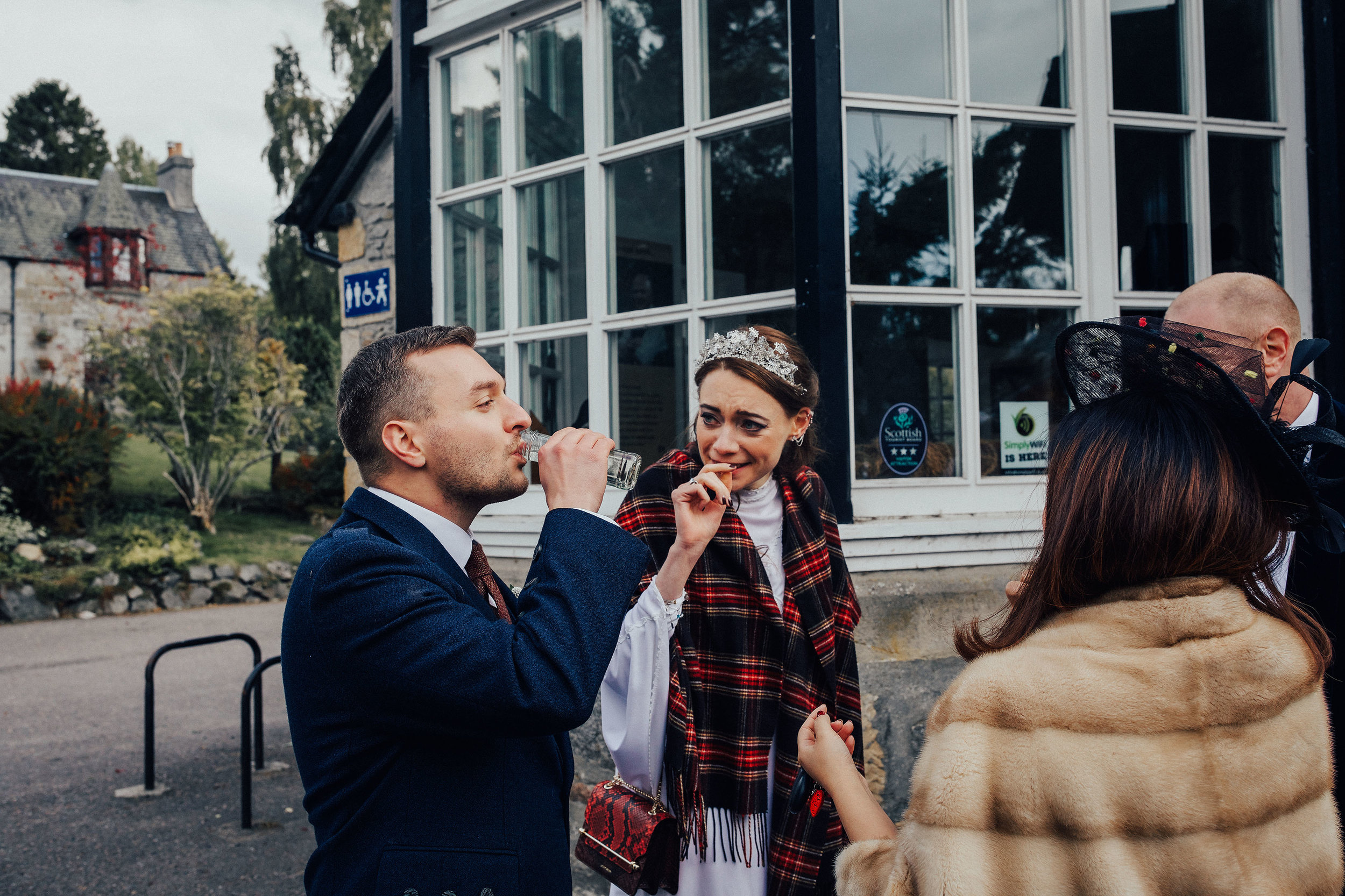 LOCH_GARTEN_DIY_WEDDING_PJ_PHILLIPS_PHOTOGRAPHY_169.jpg