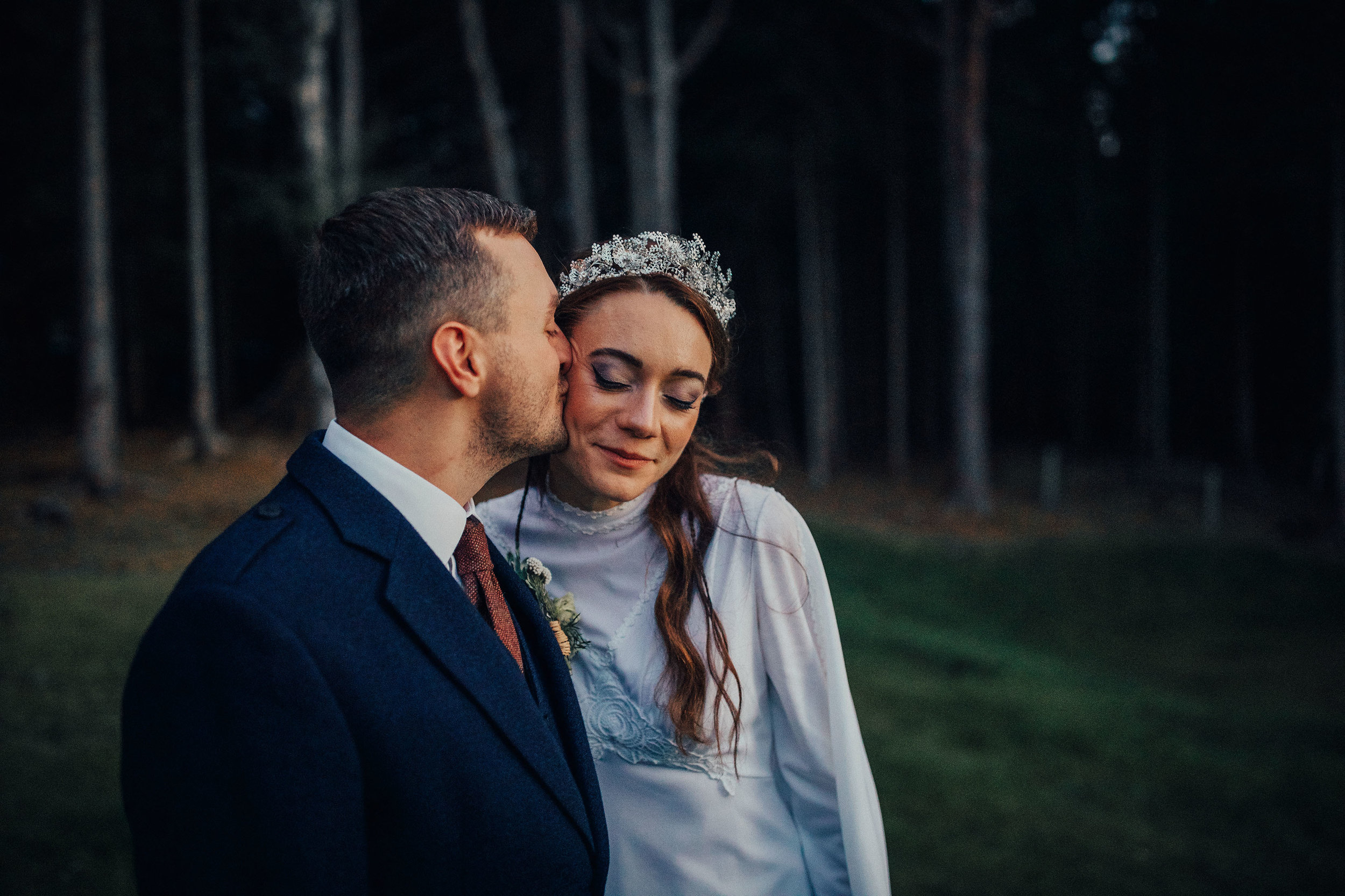 LOCH_GARTEN_DIY_WEDDING_PJ_PHILLIPS_PHOTOGRAPHY_210.jpg
