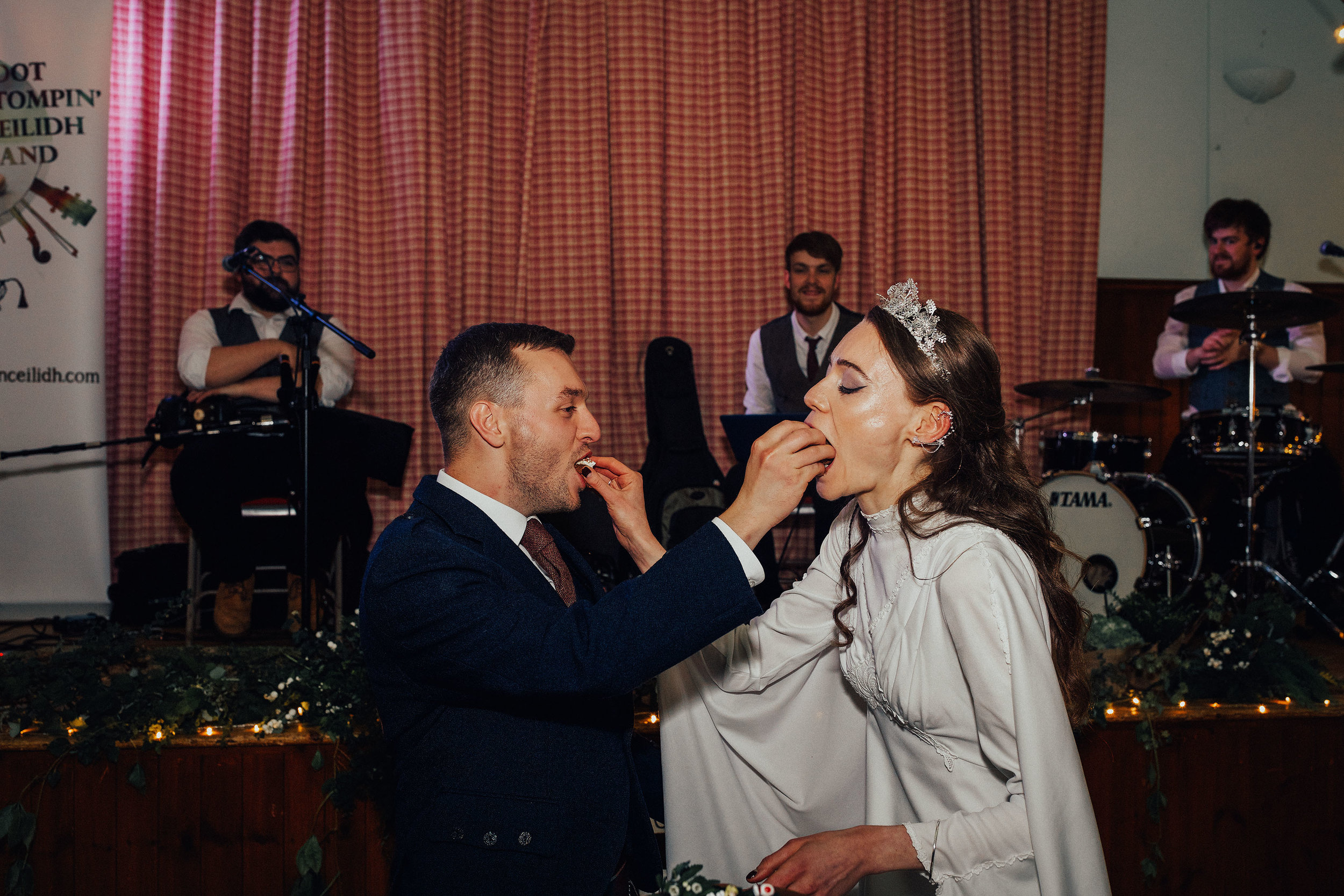 LOCH_GARTEN_DIY_WEDDING_PJ_PHILLIPS_PHOTOGRAPHY_220.jpg