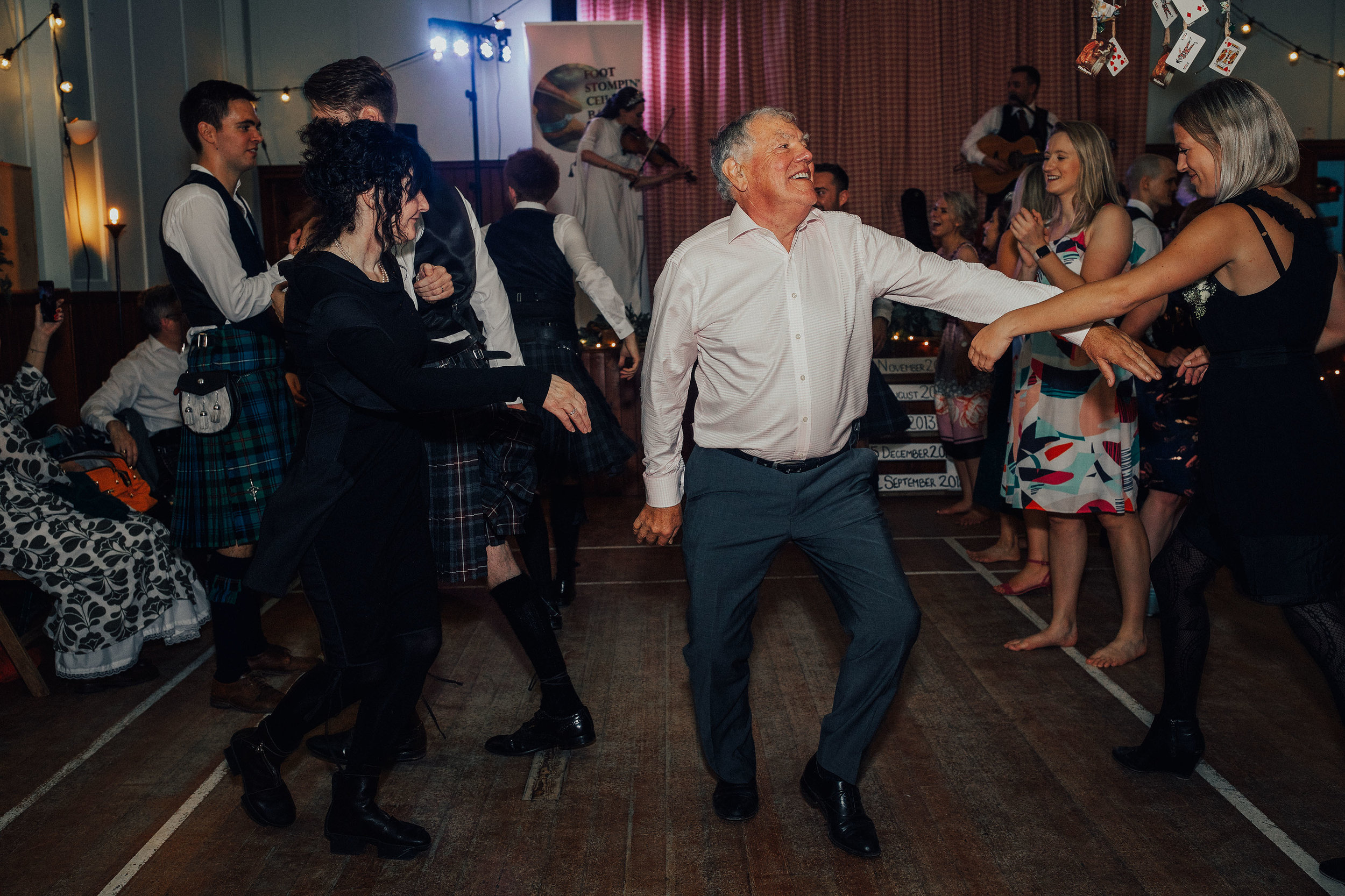 LOCH_GARTEN_DIY_WEDDING_PJ_PHILLIPS_PHOTOGRAPHY_253.jpg