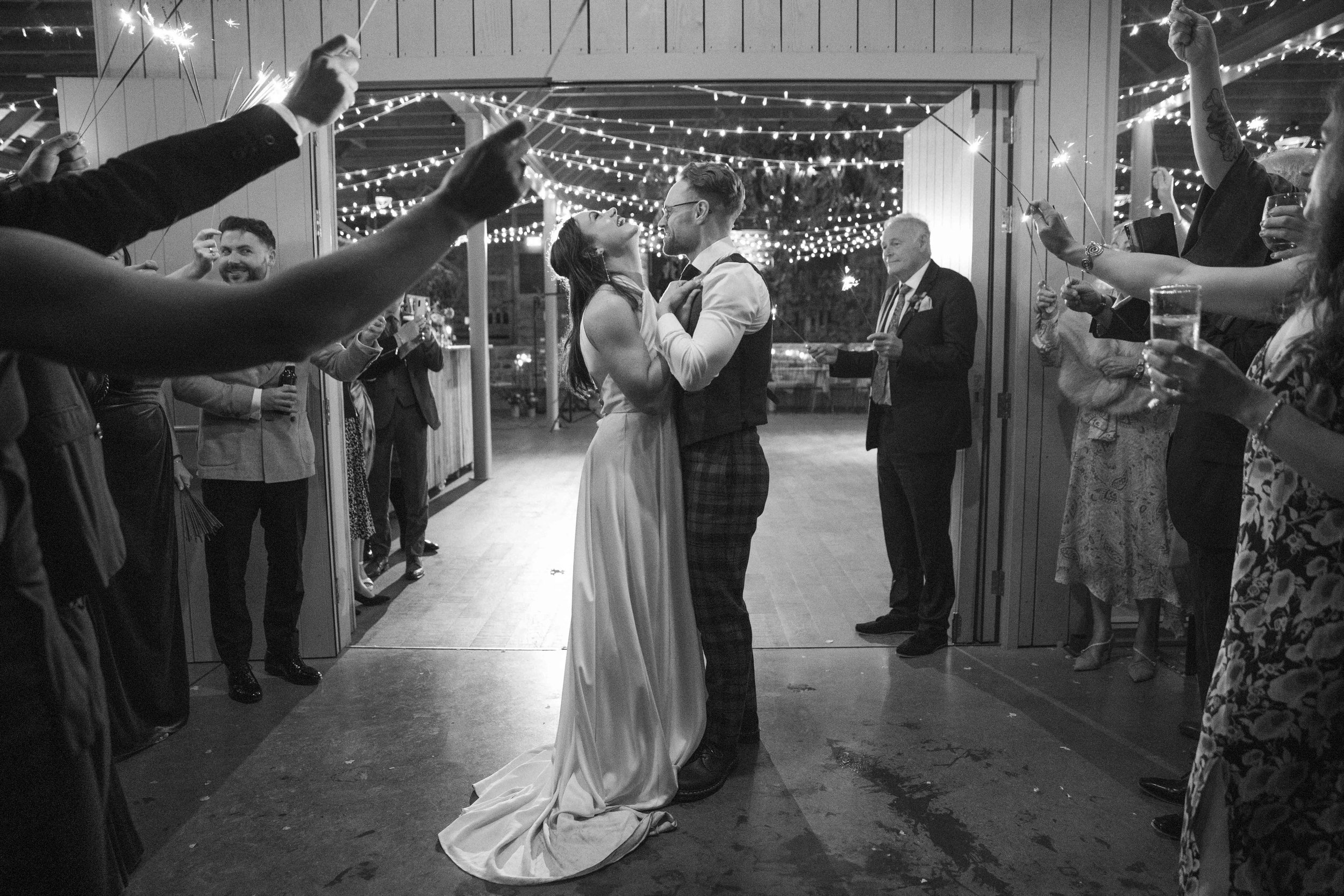 GUARDSWELL_FARM_WEDDING_PJ_PHILLIPS_PHOTOGRAPHY215.jpg