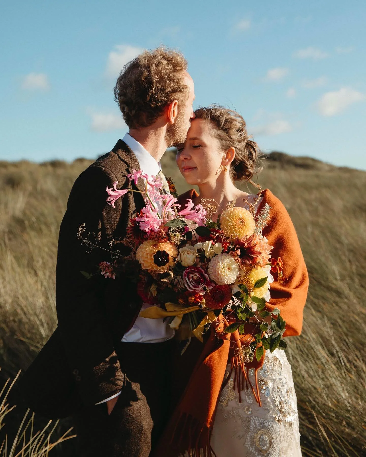 A few special moments from N &amp; L&rsquo;s sunny celebrations on the East Coast of Scotland last autumn. Can&rsquo;t wait for lots more sunshine and joy at this year&rsquo;s weddings. 
.
.
.
#scotlandweddingphotographer #modernbride #autumnwedding 