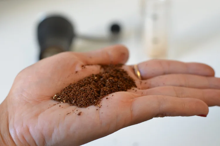 How Do You Grind Coffee: Expert Tips for Perfect Flavor Every Time