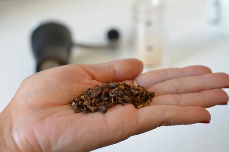 How Fine to Grind Coffee for Cafetiere: Expert Tips