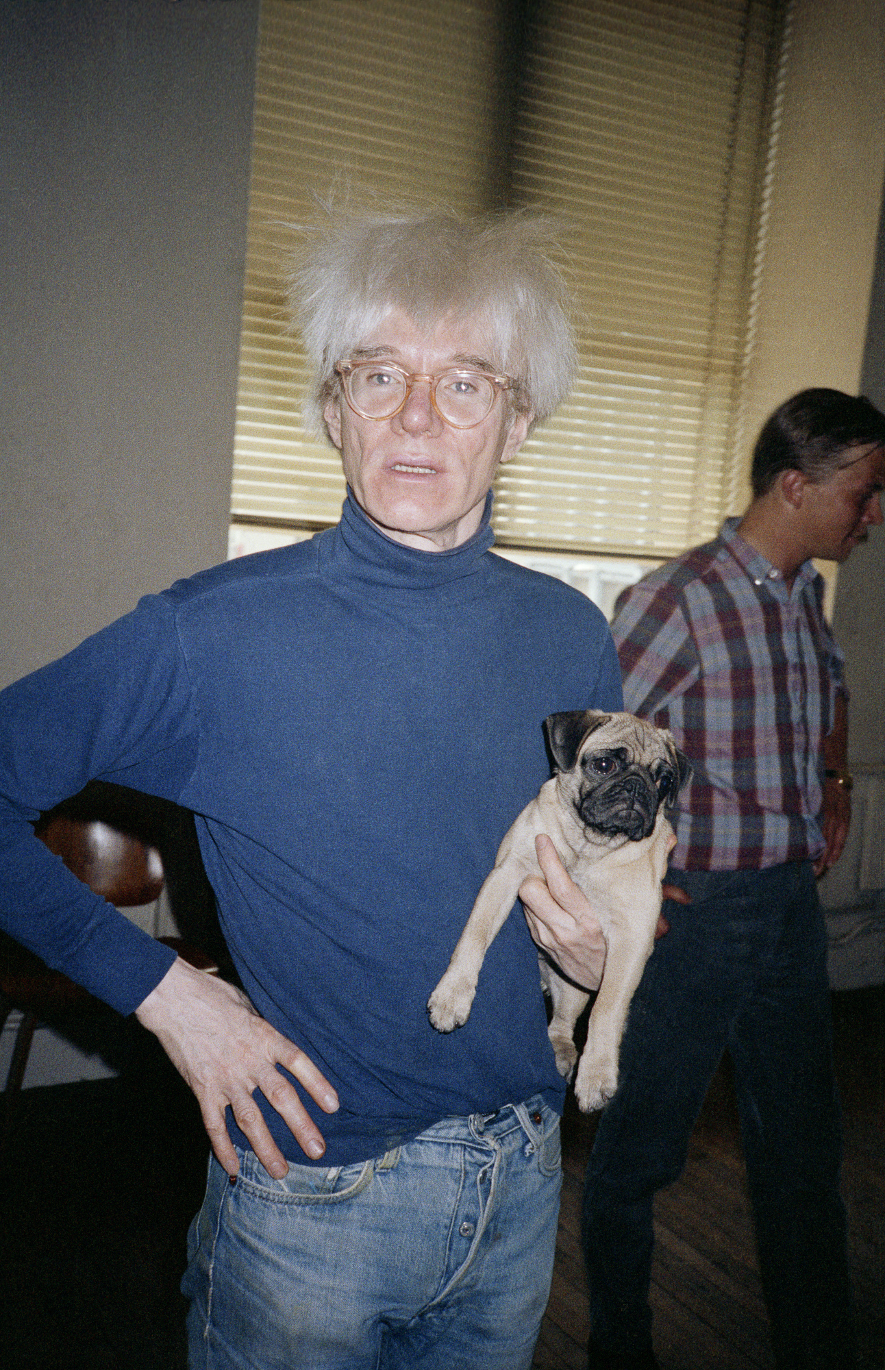  Andy Warhol with Brigid Berlin’s dog, Fame. (1983) 