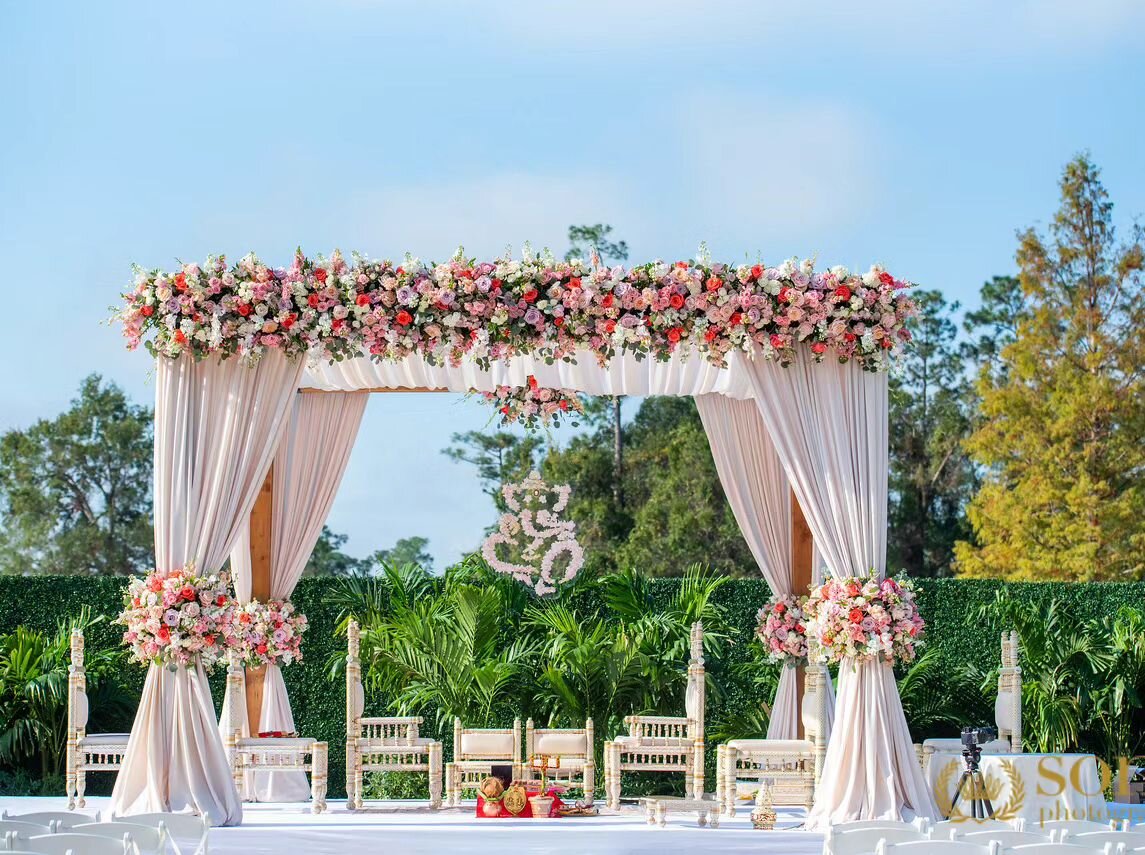Obsessed with this mandap✨️
.
.
.
.
.
.
.
.

#indianweddingplanner #orlandoindianweddingplanner #orlandoweddingplanner #southasianwedding #southasianweddingplanner #mandapinspo #floralmandap #luxuryweddingplanner #luxuryeventplanner #luxurywedding #e