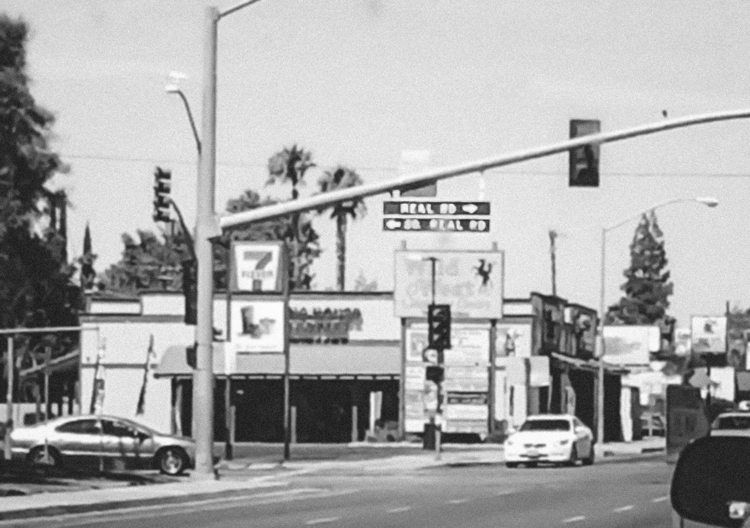 We passed "Real" vs "So. Real" Road...naturally "So. Real" Road is where 7Eleven is.