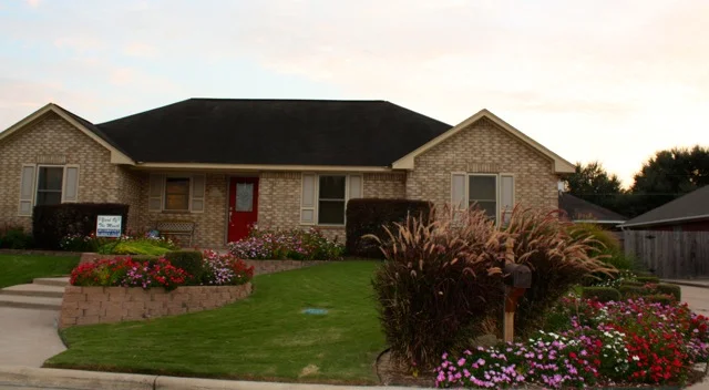 The Bluebonnet Garden Club has presented the October Yard of the Month to Ron and Veronica Luhn who reside at 2412 Corey Street. Their front yard is well manicured in hybrid Bermuda grass. Flower beds with cedar ground cover ablaze in vibrant multi color blooming vincas, salvia, purple fountain grass,and Knockout roses.