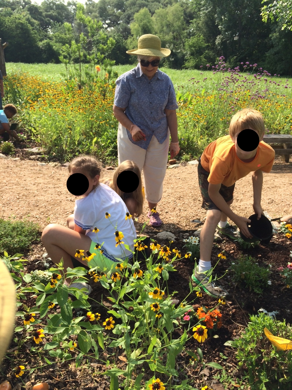 Carolyn Sander & children.JPG