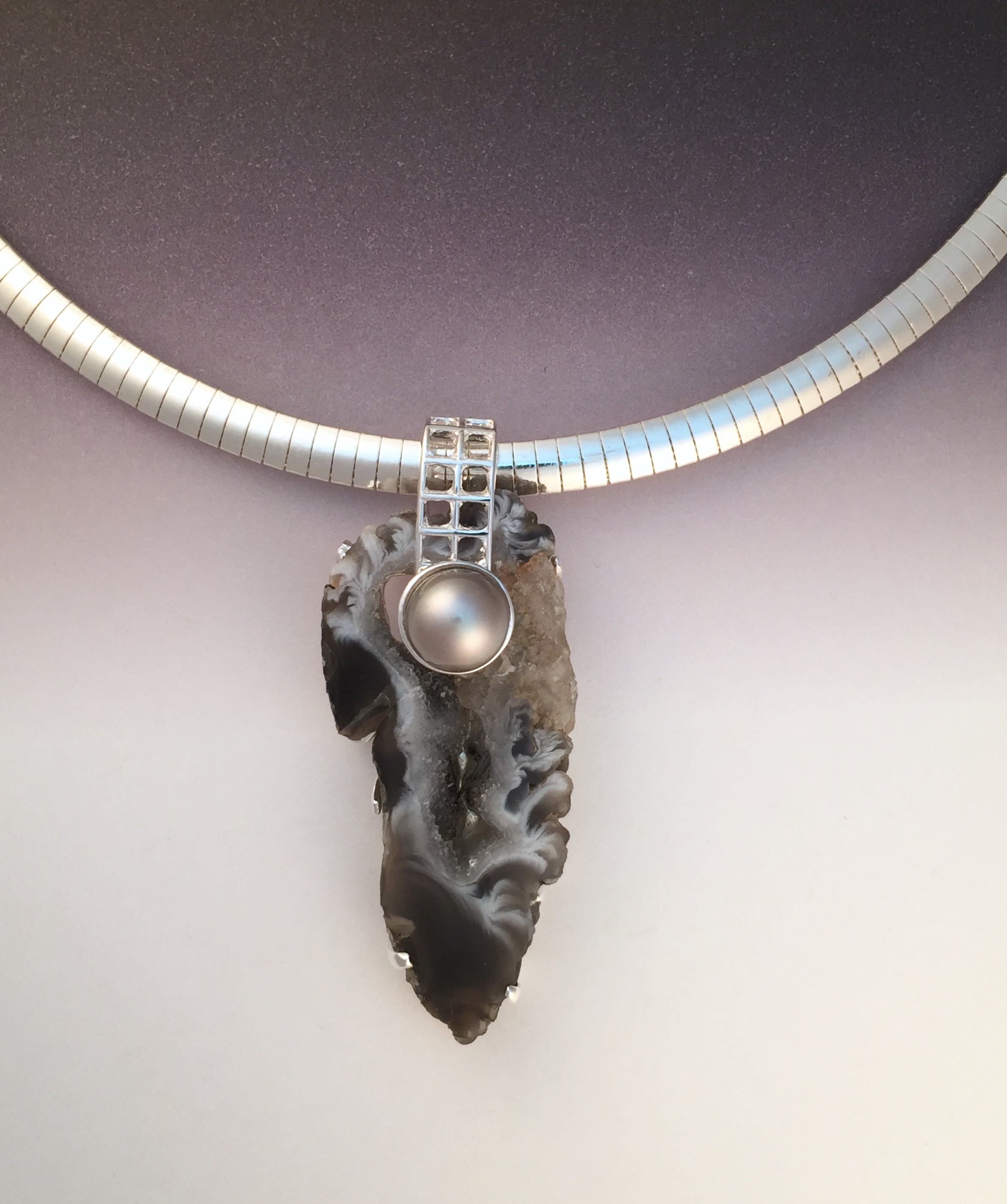 Pearl and oro slice pendant by Marie Scarpa