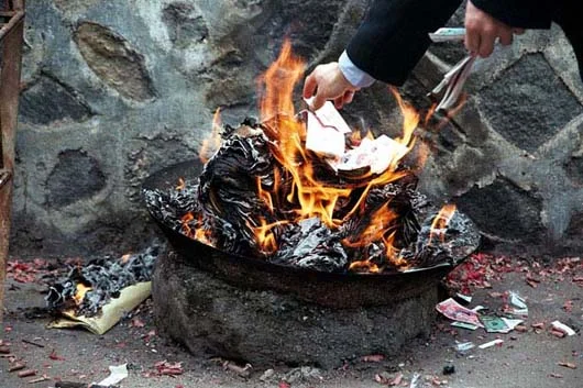 O4_BurningMoney4Dead.jpg