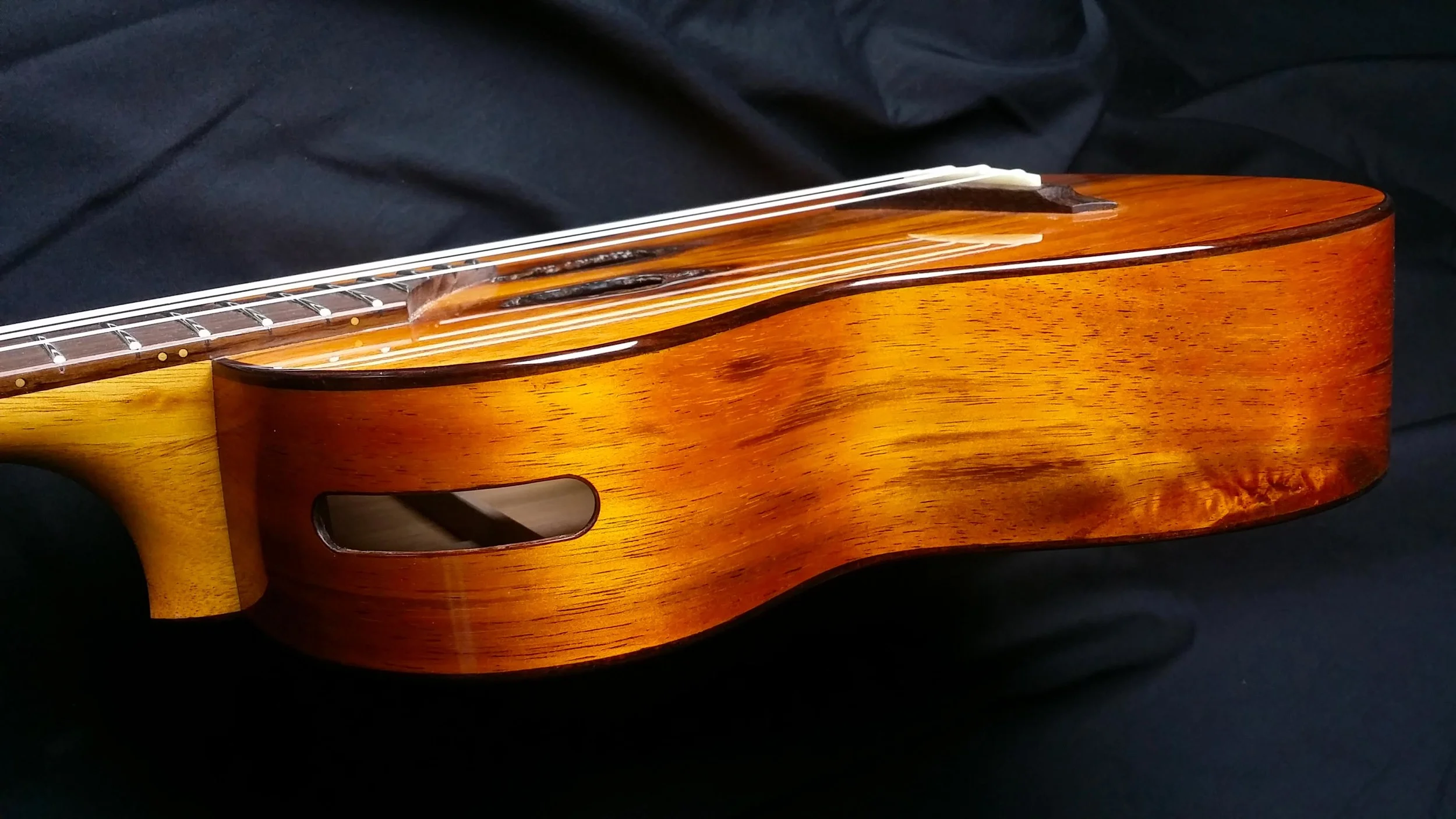 Natural Soundhole Tenor Ukulele Soundport