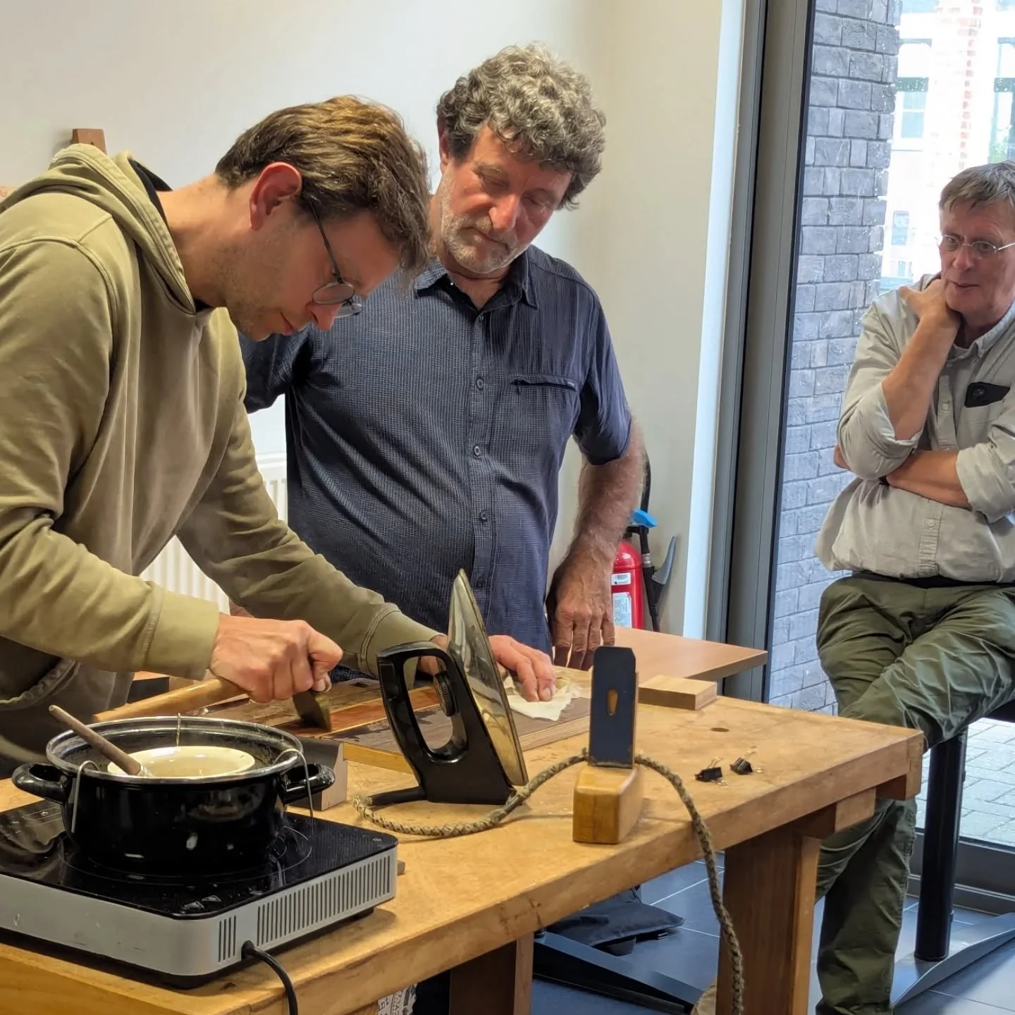 I just had a very busy, but fun, week in Belgium and Germany.  The Luthier meetup in Voeren was a lot of fun and it was a pleasure to meet lots of Luthiers I hadn't met before.  Many thanks to @walterverreydt for all the work he does to make such a u