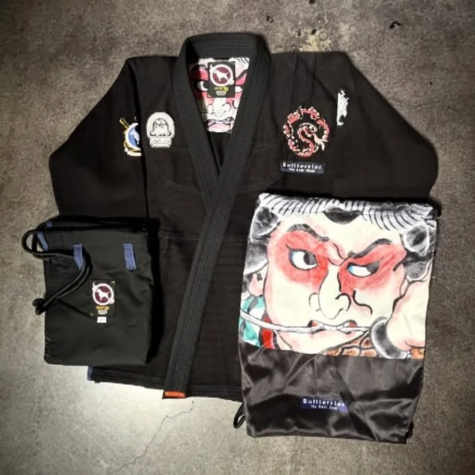 Just added to the shop selection and online in the Dojo Gi Vault, these “Orochimaru” jiu jitsu gis from @bullterrierjj feature unique artwork and woven labels. A 440gsm top pairs with a 240gsm ripstop pant. Artwork by famed tattoo artist: