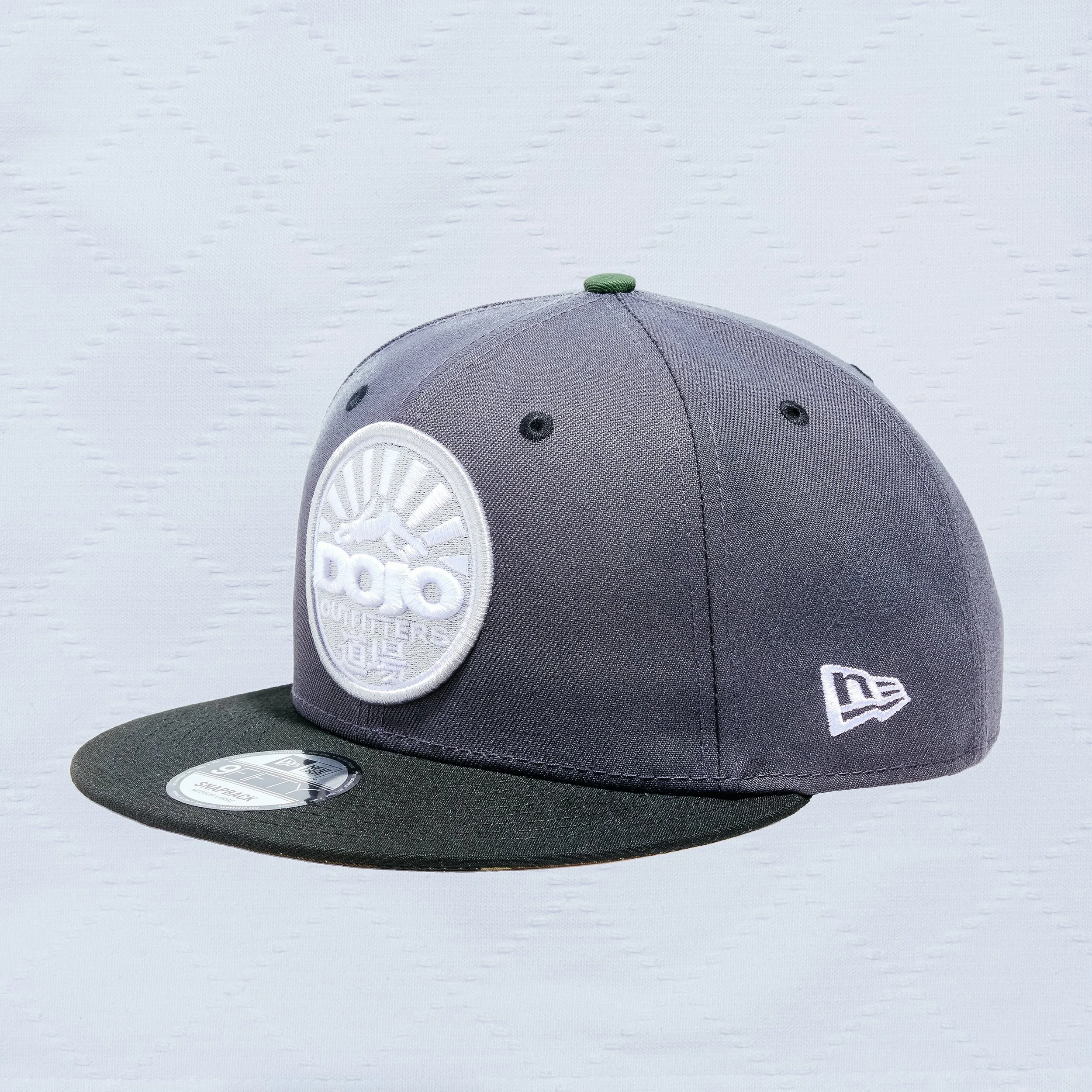 Dojo_Hat_NewEra_Rising-Hood_Grey-White-Black_11721.jpg