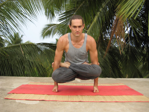 Tolongāsana (Balance)