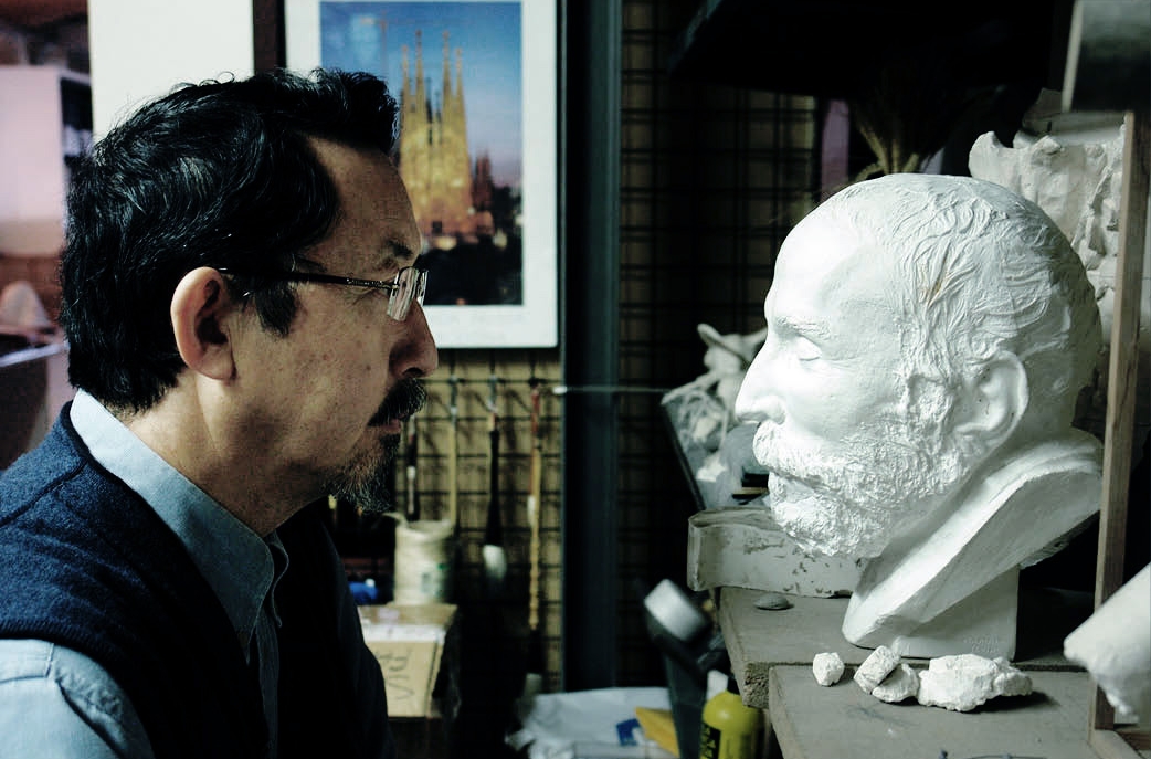 The Sculptor Etsuro Sotoo in his Studio with Gaudi's death mask: "One day, as I was in front of Gaudi´s thomb, I heard a voice. „The voice said to me: Dont´ look at what I have done, look at that what I would look at. Since them I speak everyday to Gaudi. He gave a path that I could follow. Now I have the formula to interpret and continue Gaudis work."
