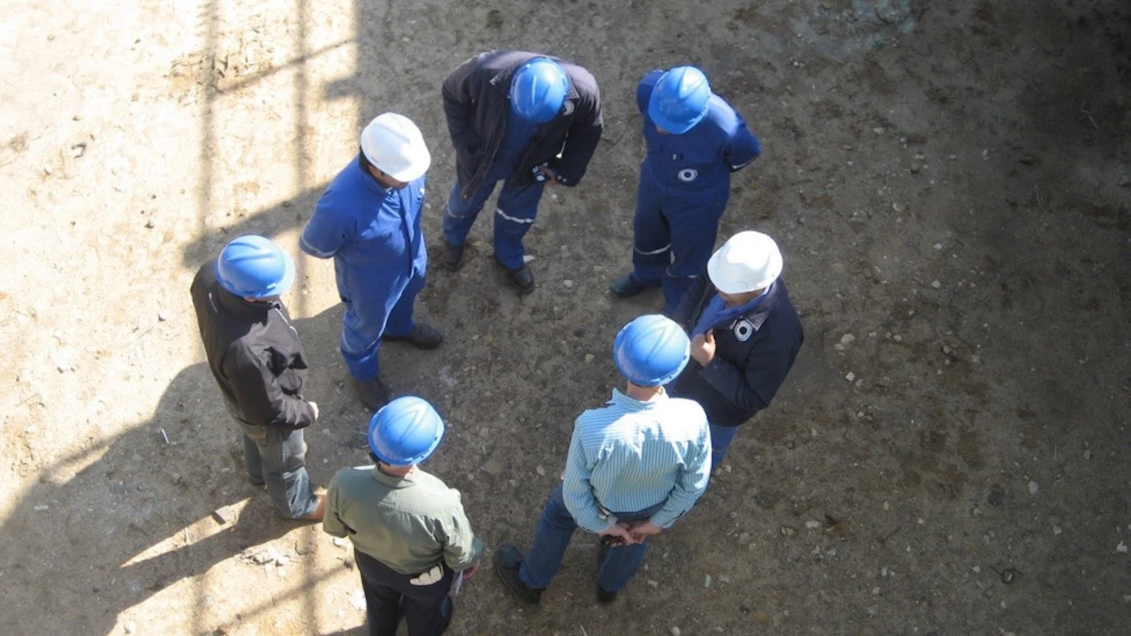 8People Circle HSE.jpg