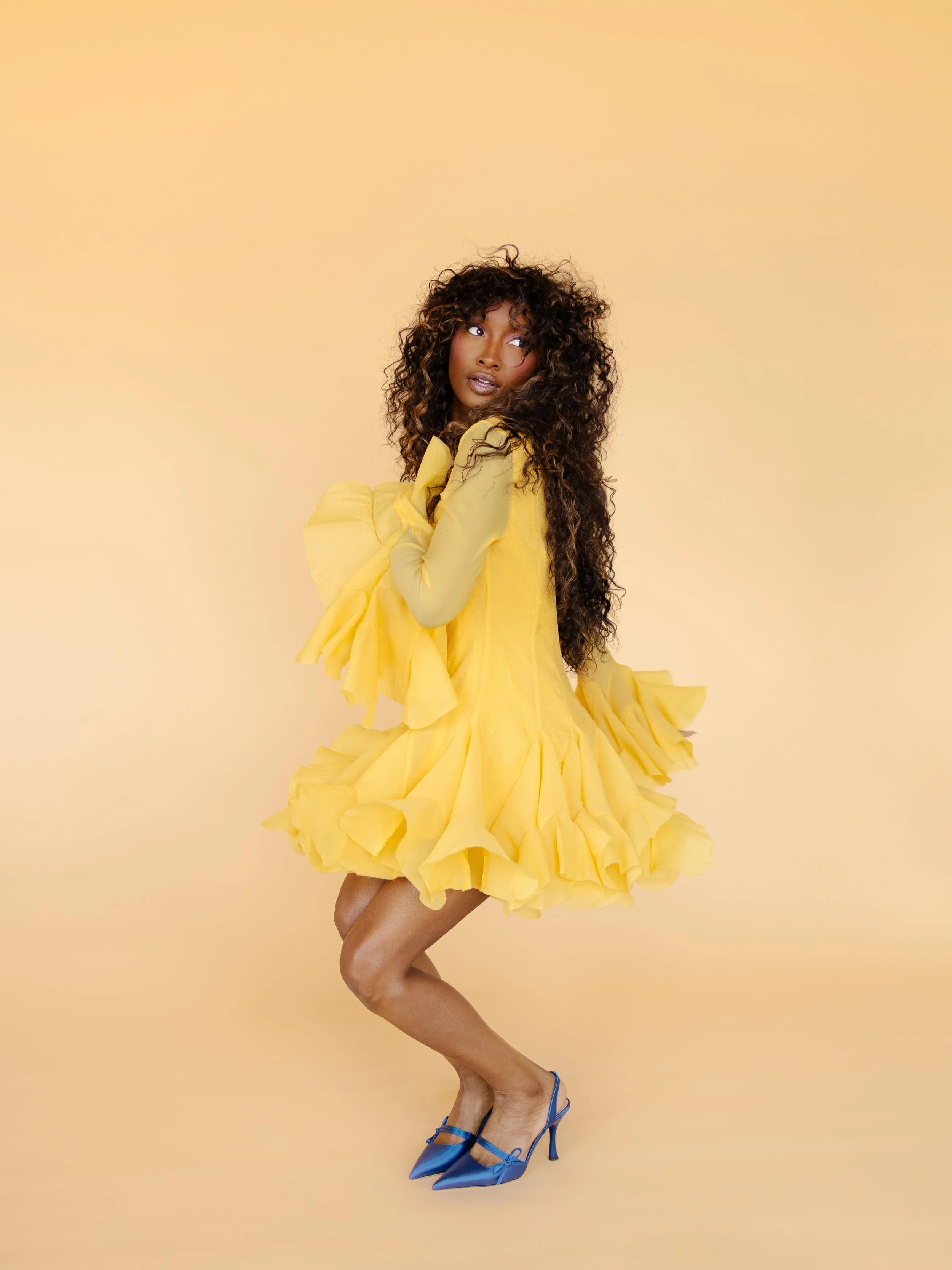 Bringing in June ☀️ with this natural light shoot of @rachelbouzier (on her birthday 🥳) ! Find her single &ldquo;In My Life&rdquo; on Bandcamp.

📍: @neuer.world 
💄: @themarkofbeautybykim 

Special thanks to the homie @shea.butter.papi for assistin