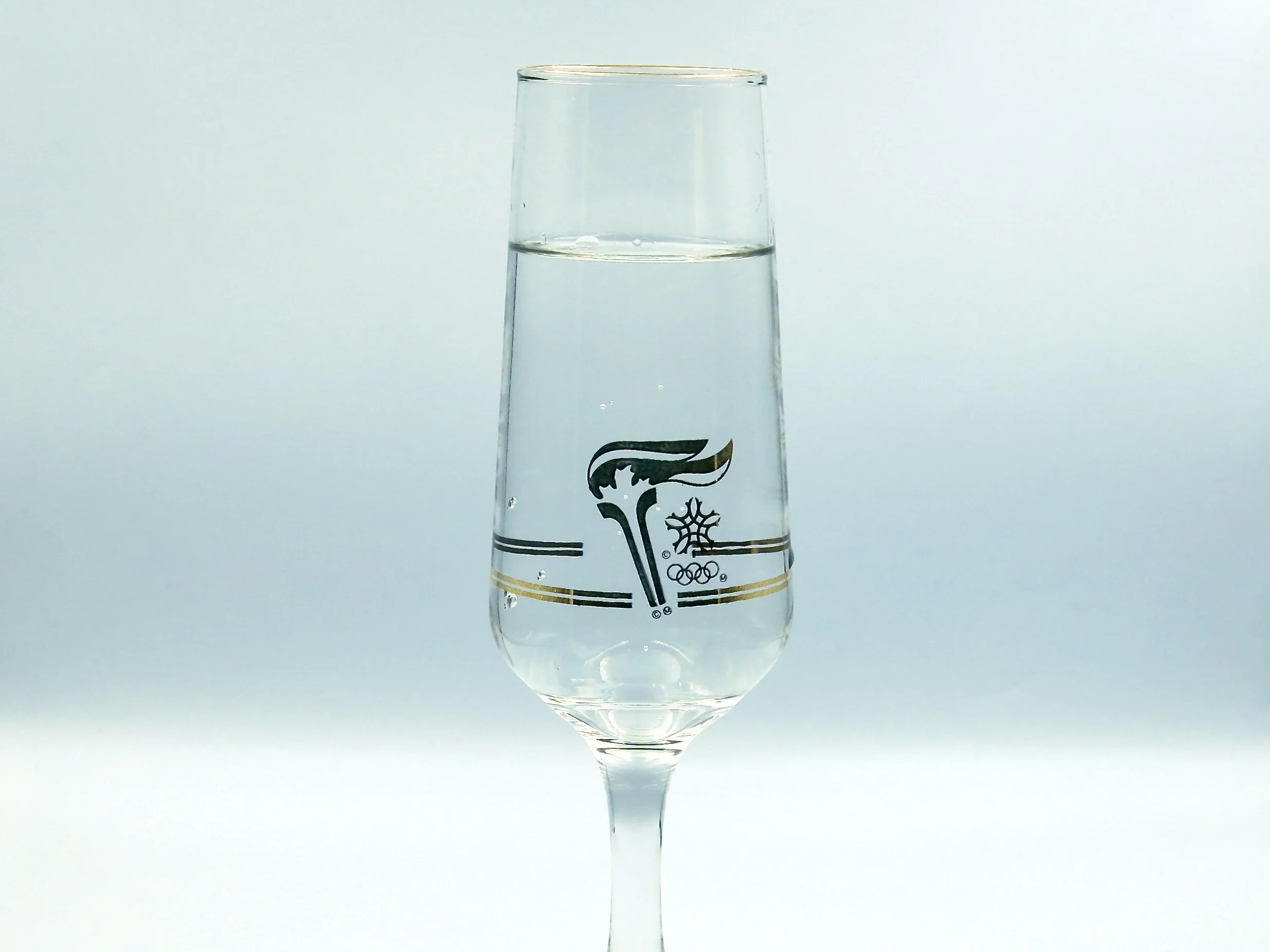 A glass of Zevia ginger ale.