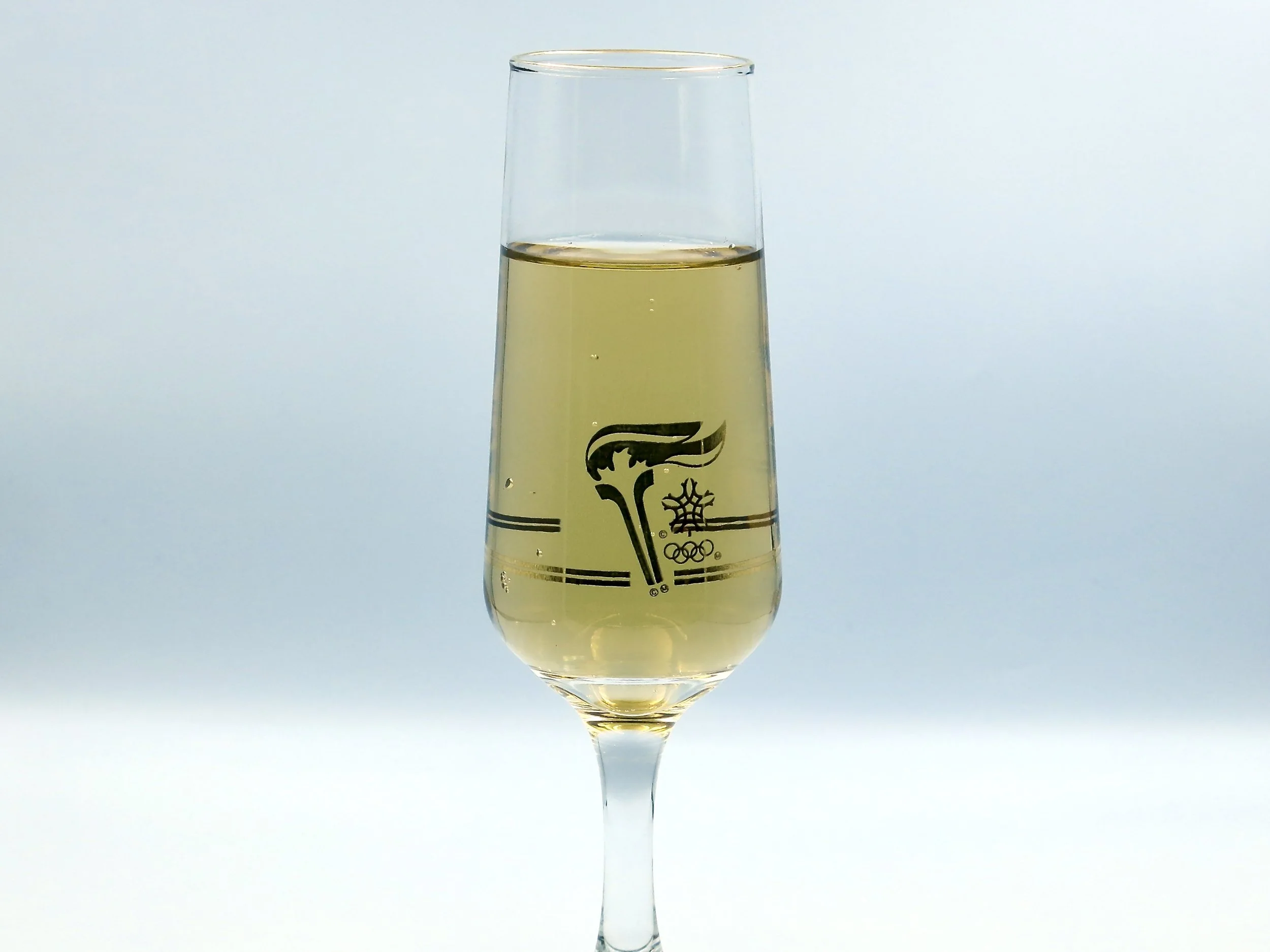 A glass of Canada Dry ginger ale.