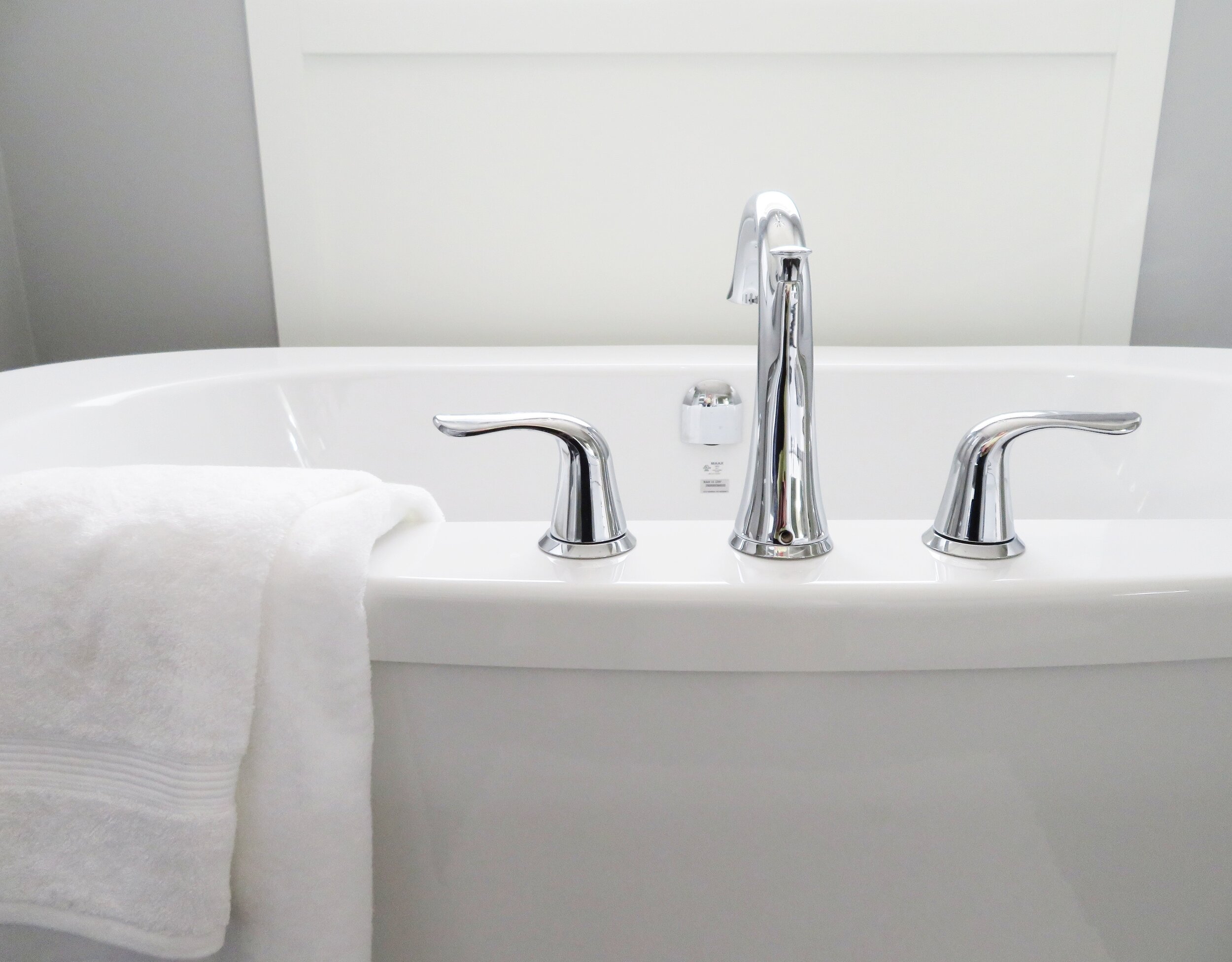 bathroom-bathtub-ceramic-chrome-534116.jpg