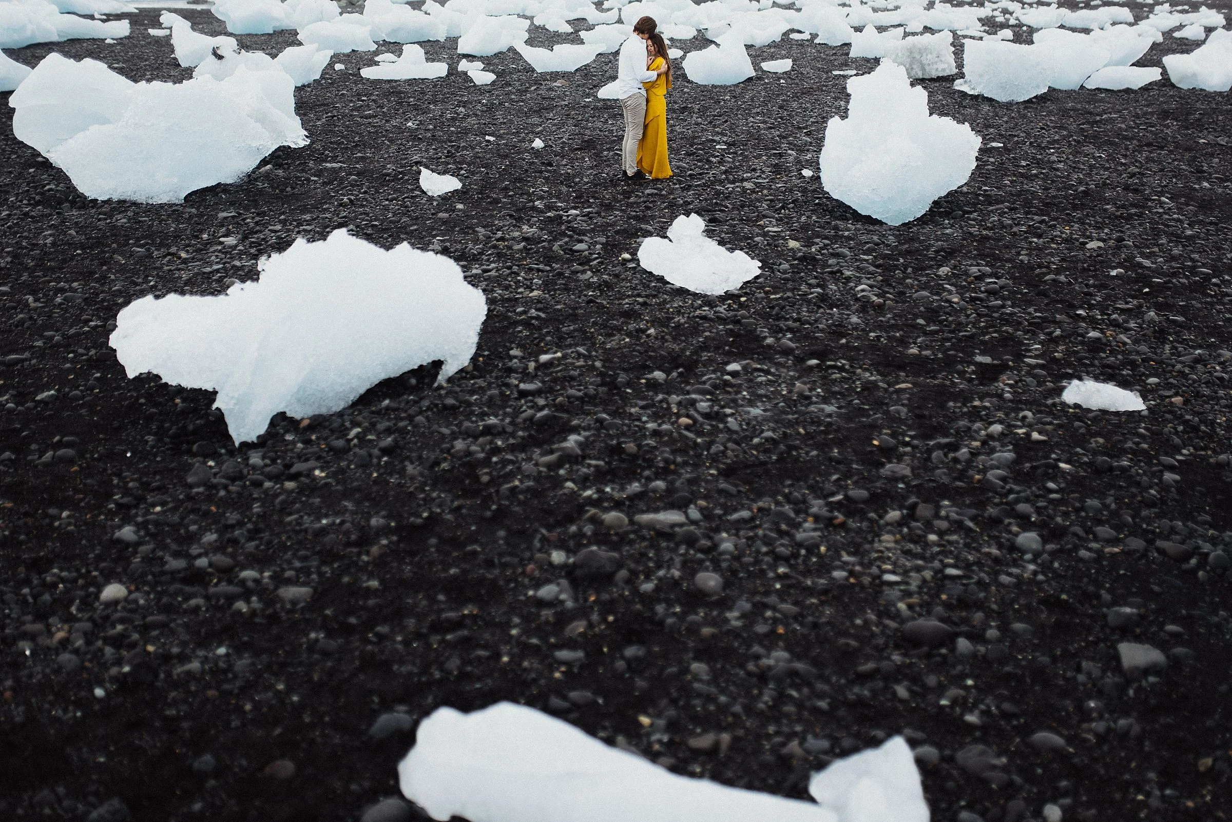 engagement photos at diamond beach iceland