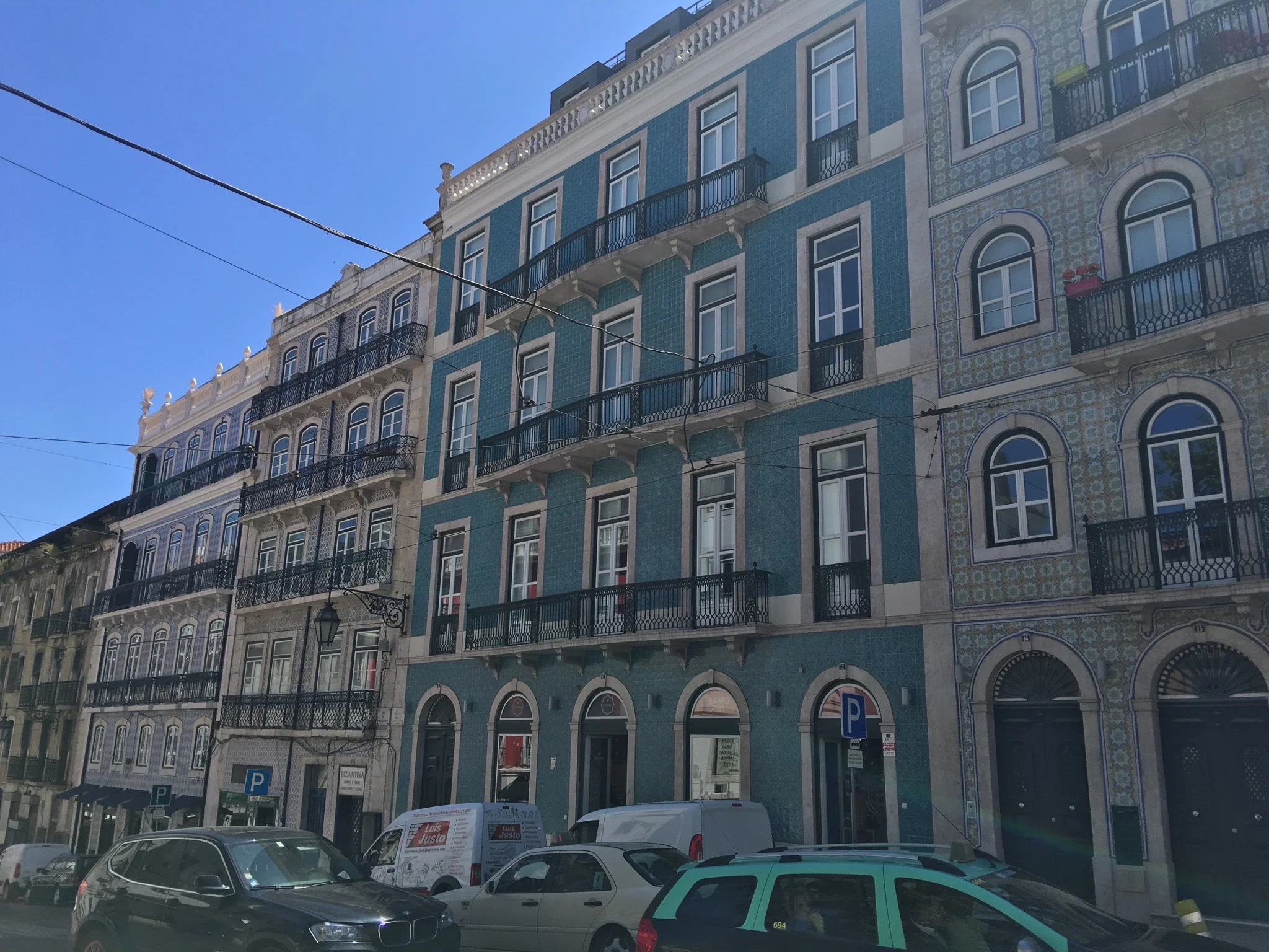  Gorgeous tiles on the sides of buildings 