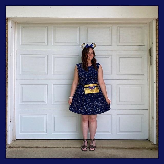 TGIF and TG I have a lot of BLUE in my wardrobe. Today&rsquo;s outfit was an easy pick for me. I have yet to visit Batuu, but this might just be the perfect outfit for when I do! I love the way this constellation #ddbelladone turned out (fabric from 