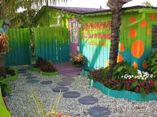 lovegrove-gallery-gardens.jpg