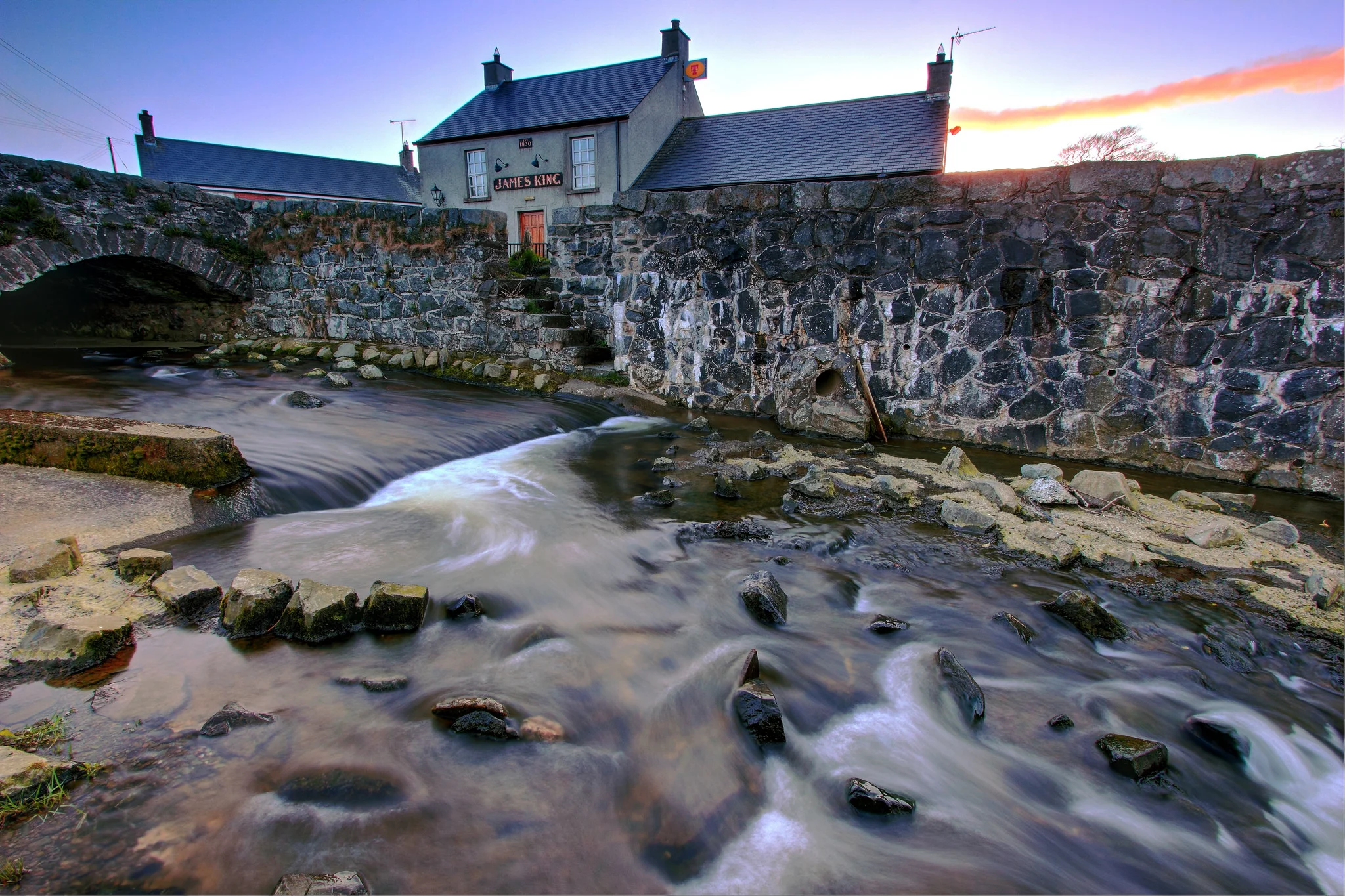 King's Bar, Finnis