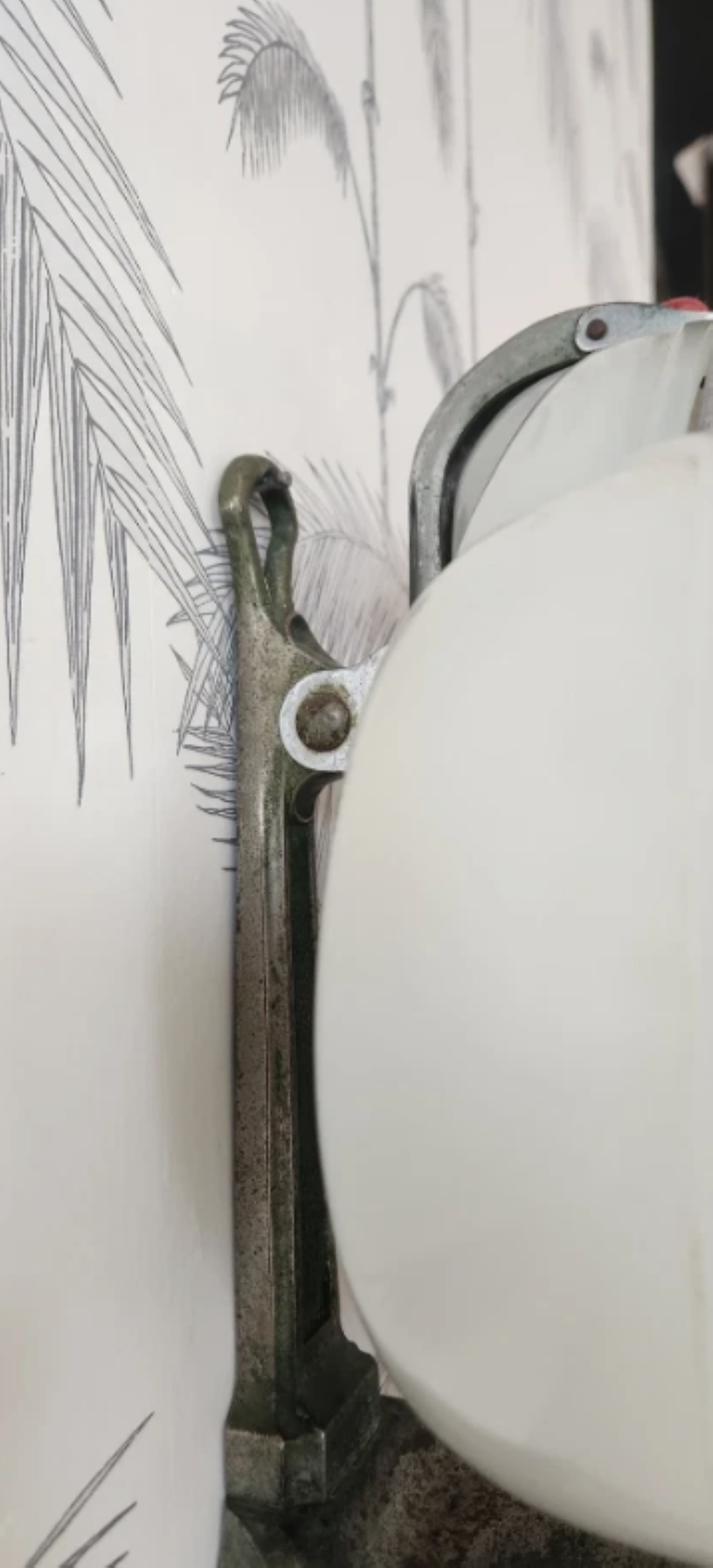 Vintage Vanity Mirror with Light 8.png