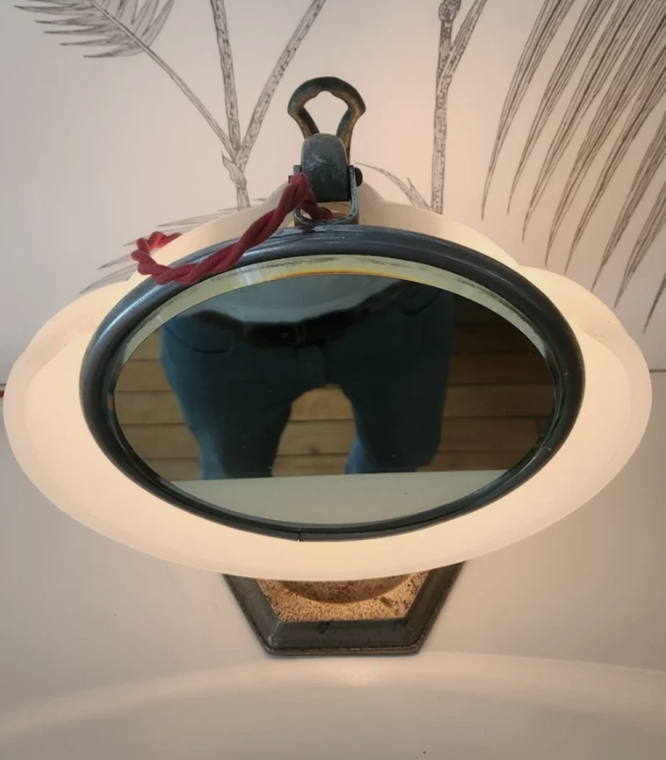 Vintage Vanity Mirror with Light 6.png