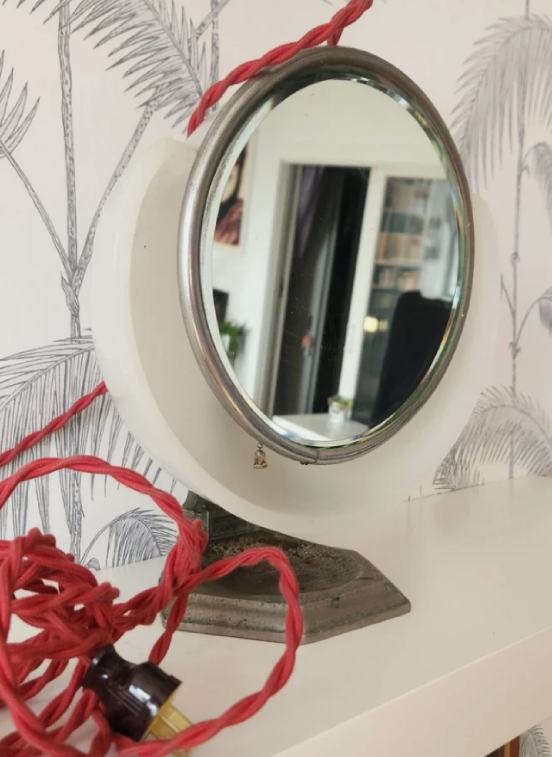 Vintage Vanity Mirror with Light 7.png