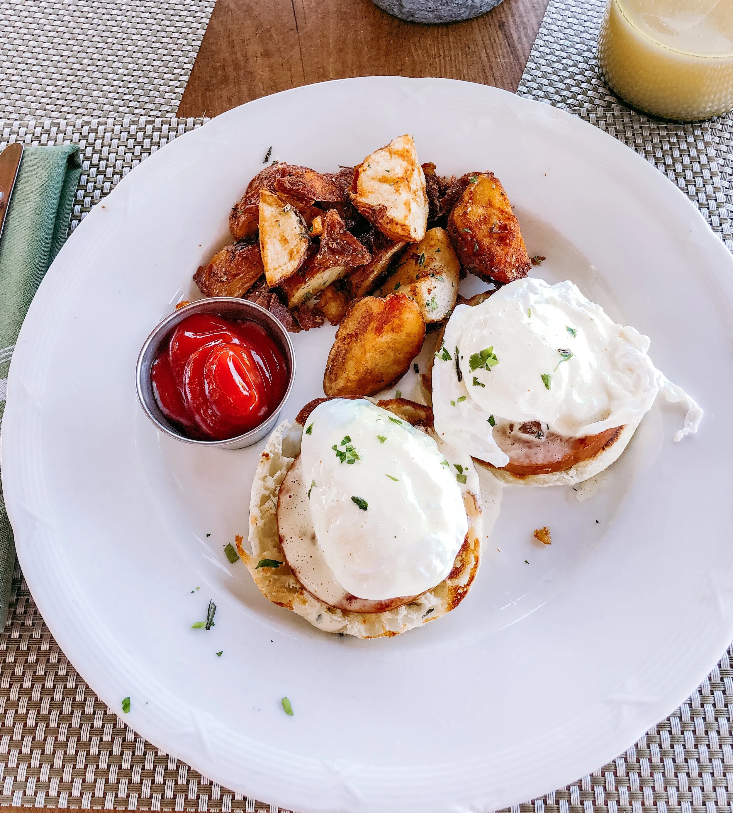 Brakfast at Verando Fireside Lounge & Restaurant.