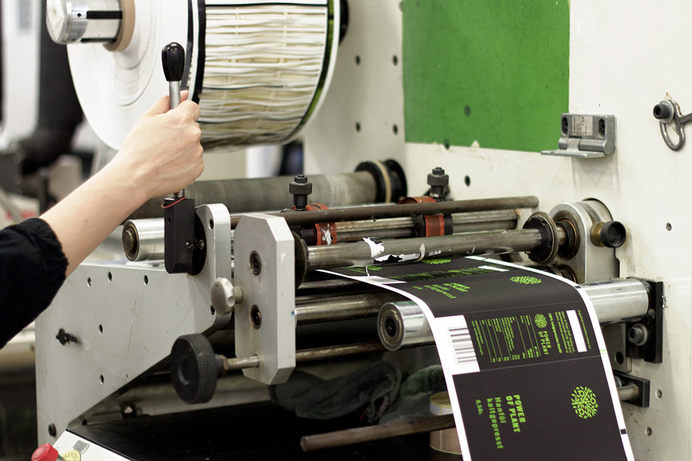 Label printing at Etikgraf, photos by Mia Marić