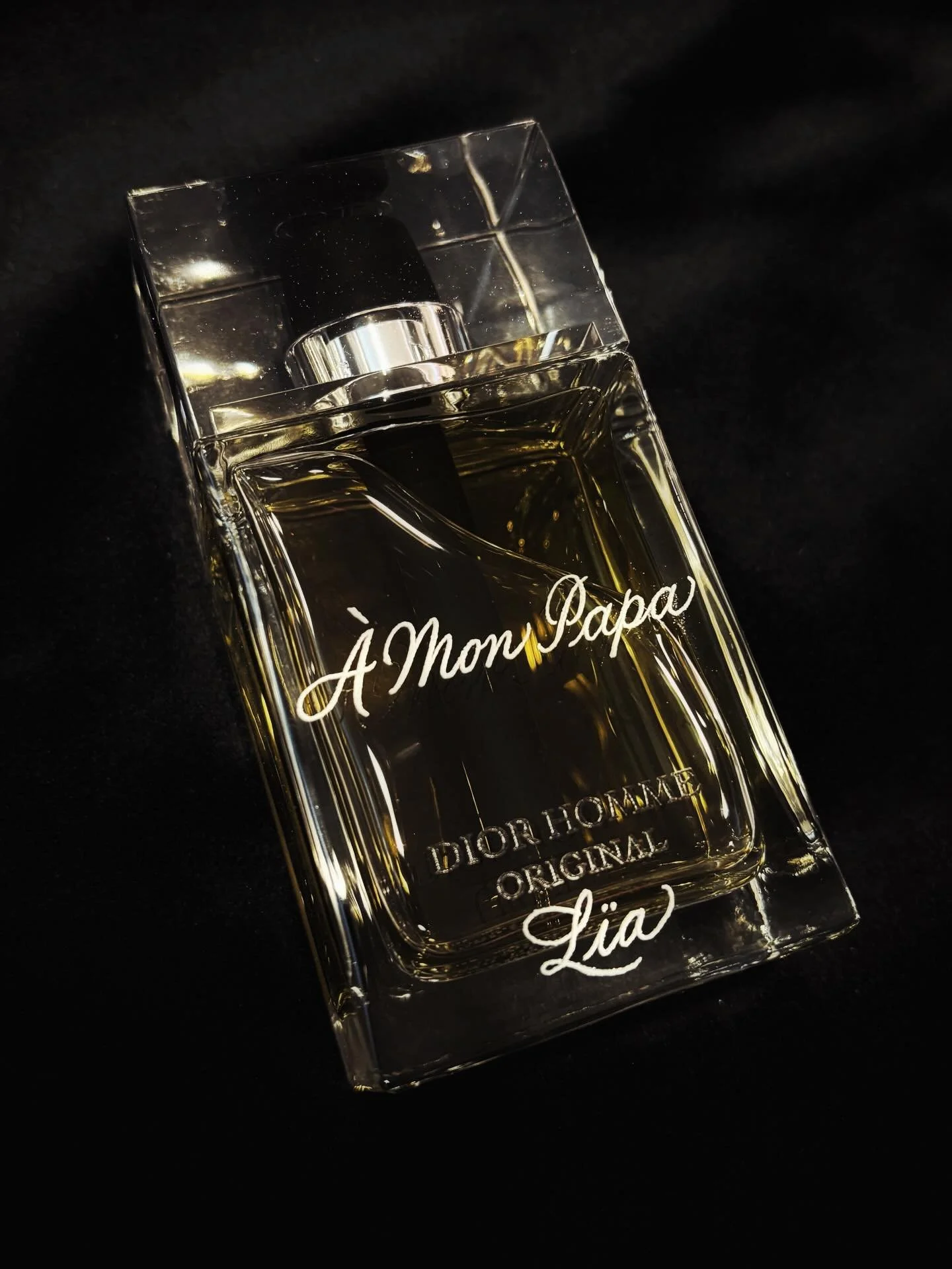 Selected engravings for Dior, on behalf of @latelier_graphiplus 🤍
 Luxury live engraving &amp; calligraphy for brand activations and bespoke events ✨

Based in Rouen &amp; Paris, working with agencies and direct clients to elevate brand experiences 