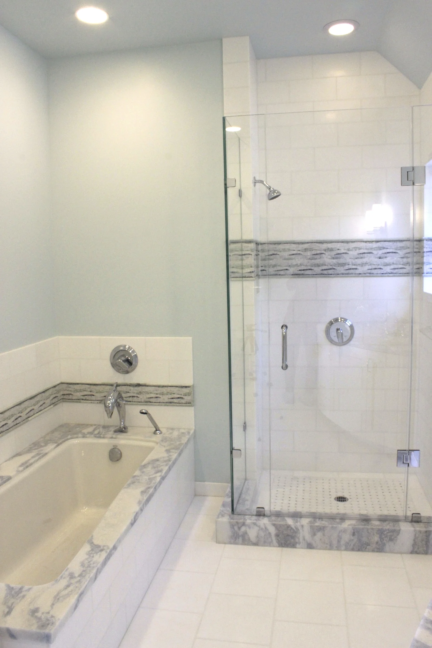 Jack & Jill Tub & Shower