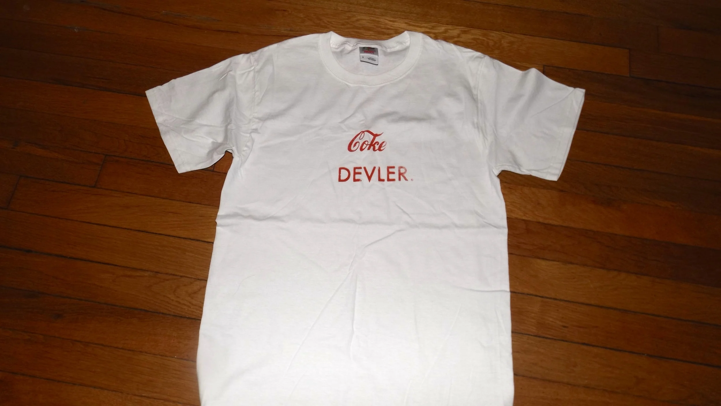 RED COKE DEVLER TEE