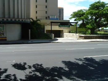 Chinatown Municipal Parking $3 on Saturdays. Located on the corner of Beretania and Nuuanu. 