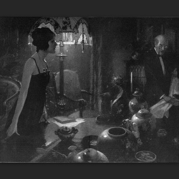 A moody and elegant moment. The richness of the scenery and the lamp offers a gorgeous unique source of backlight.

#painter #oiloncanvas #composition #illustrator  #goldenageofillustrators #walterheverett #roaring20s #illustrationart #narrativepaint