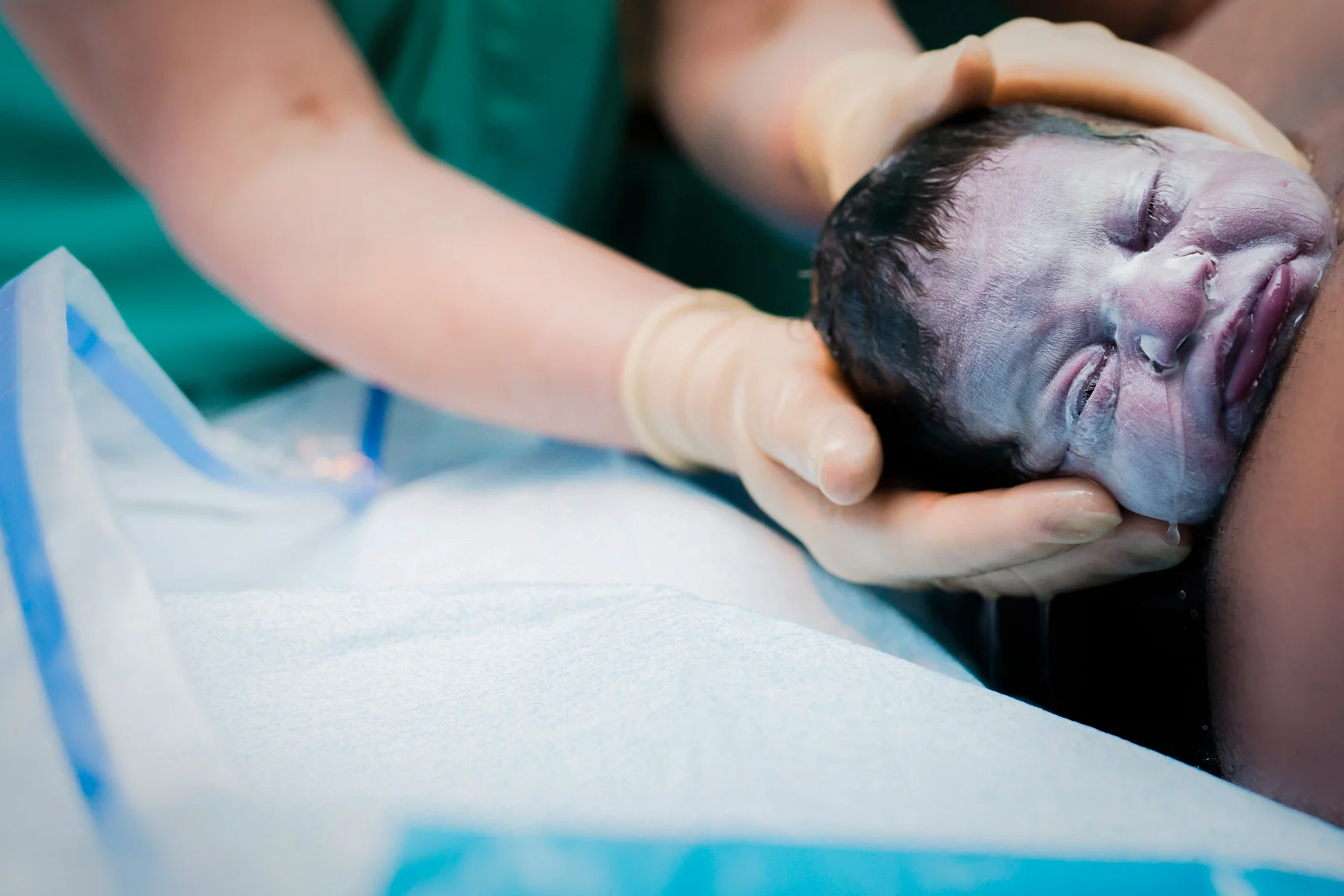 denver-birth-photography-crowning-university-colorado