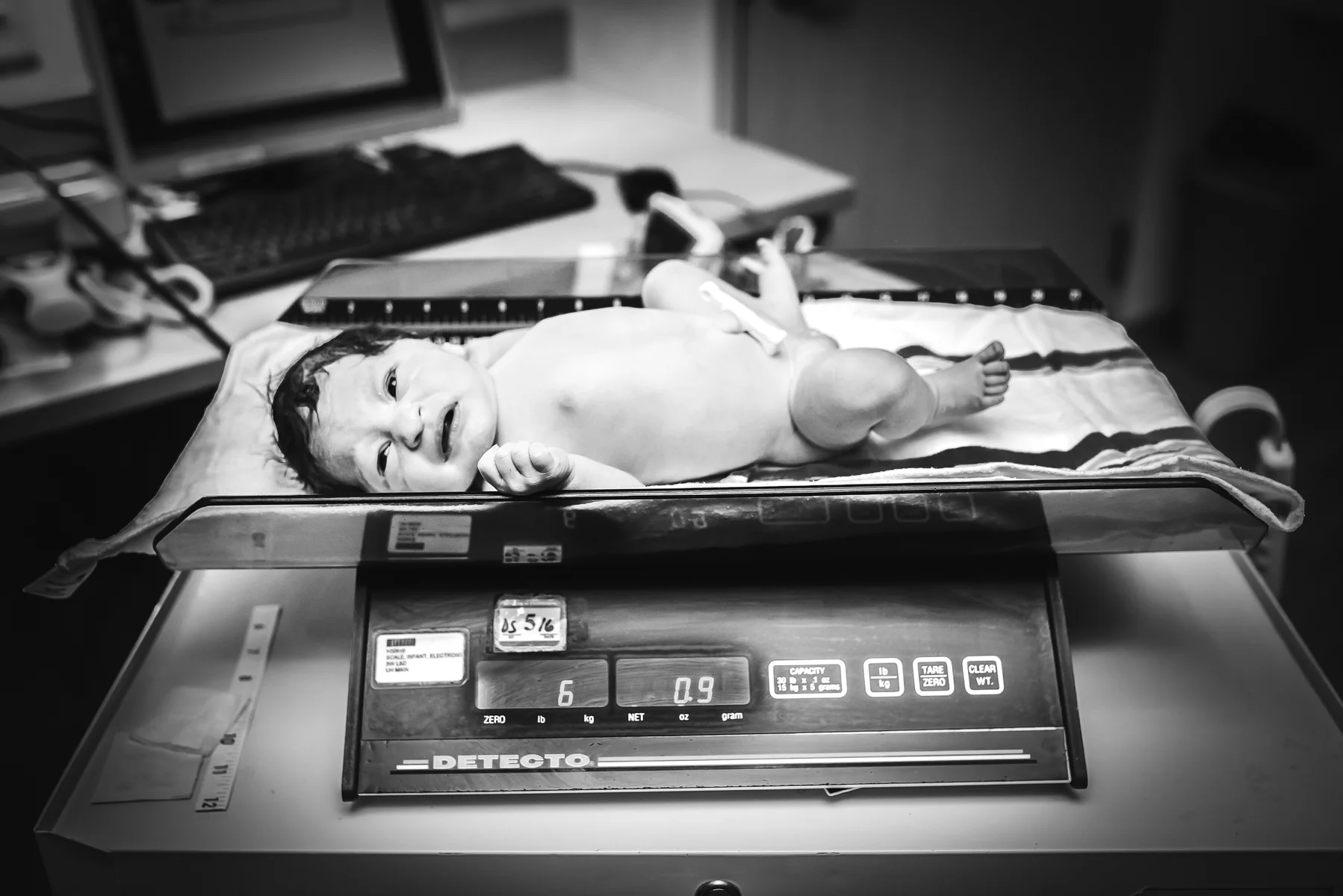 denver-birth-photographer-weighing