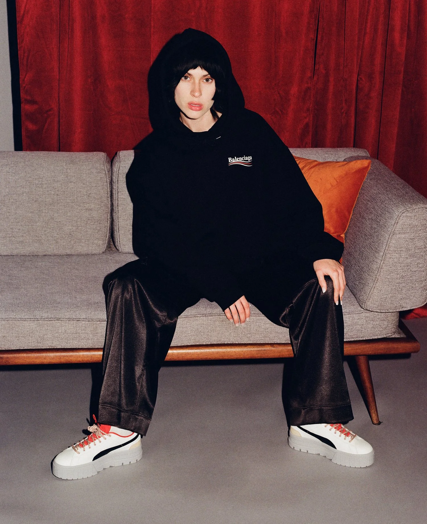 2025_1204_Balenciaga_Isabella_LosAngeles_final_002.jpg