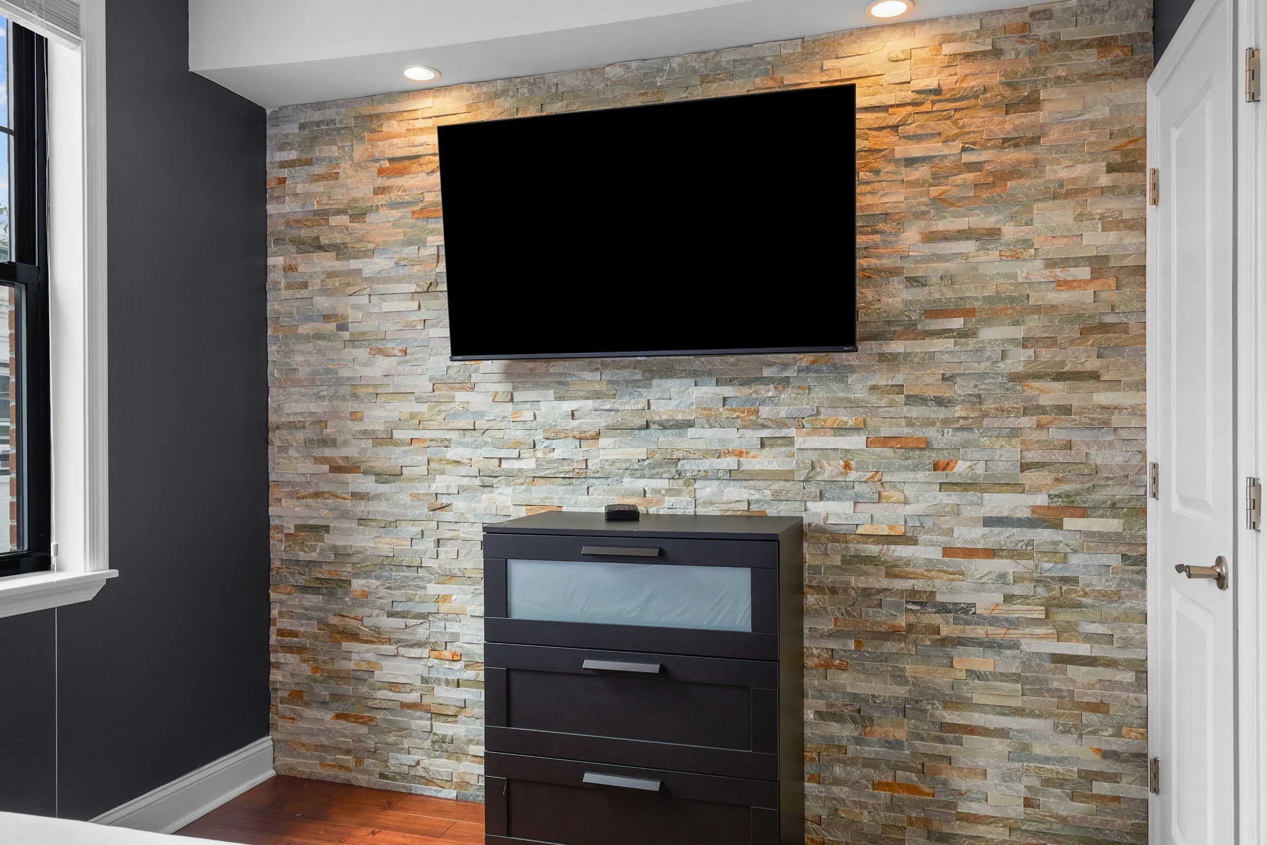 2026_0817_2ndBedroom_Angle#2_003.jpg