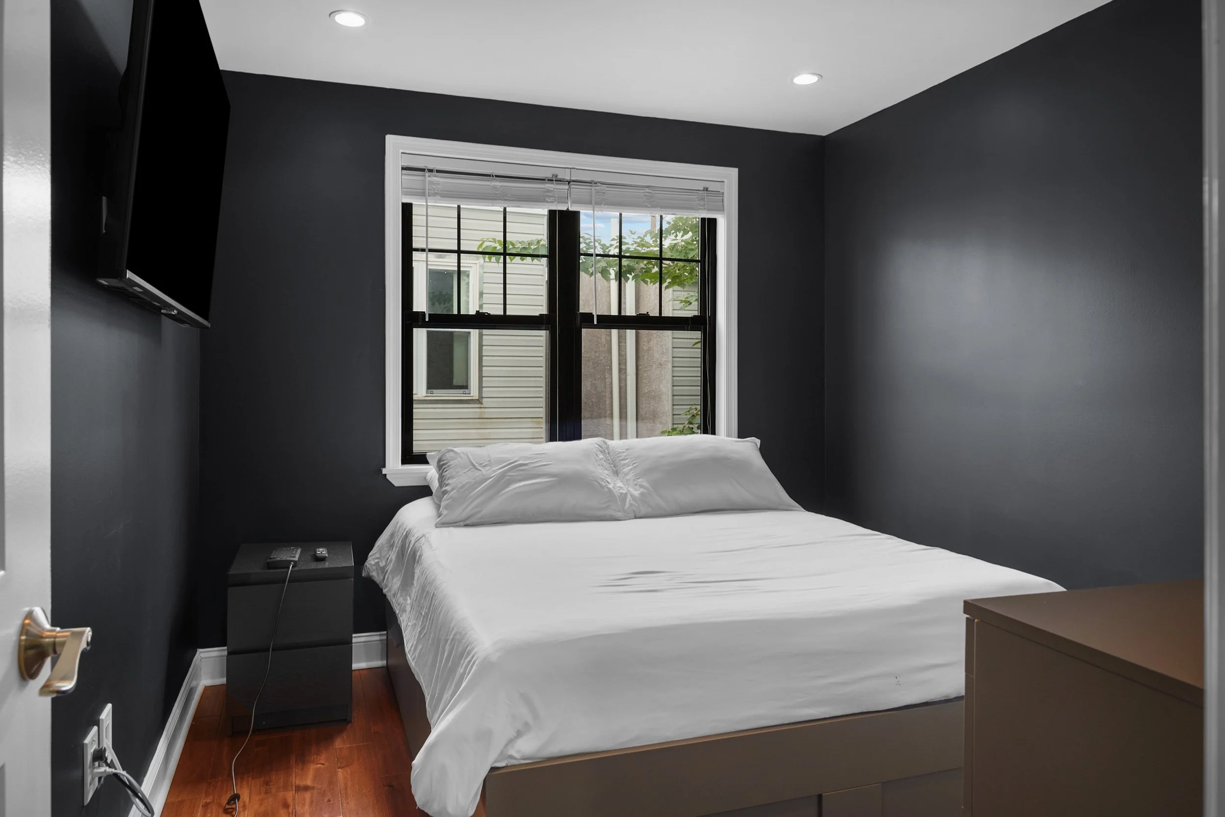 2026_0817_Bedroom#1_Angle#1_005.jpg