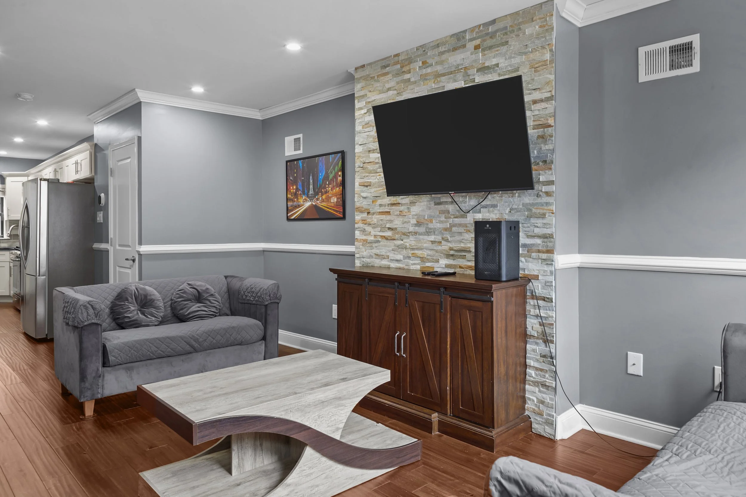 2026_0817_LivingRoomShot#1_004.jpg
