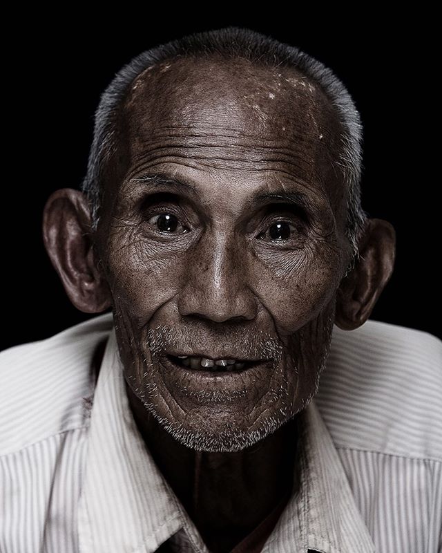 Lobsang Chodak 81 years Old from  from Eastern Tibet , Diaspora Smile is an ongoing portraits project that capture the joy of Tibetan refugee after they receive an blessing from His Holiness Dalai Lama. #tibet #diaspora_smile #pilgrimage #world #budd