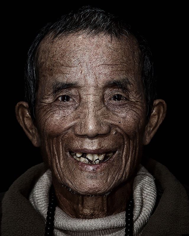 84 year olds refugee  from Tibet , Diaspora Smile is an ongoing portraits project that capture the joy of Tibetan refugee after they receive an blessing from His Holiness Dalai Lama. #tibet #diaspora_smile #pilgrimage #world #buddhist #peaceful #mind